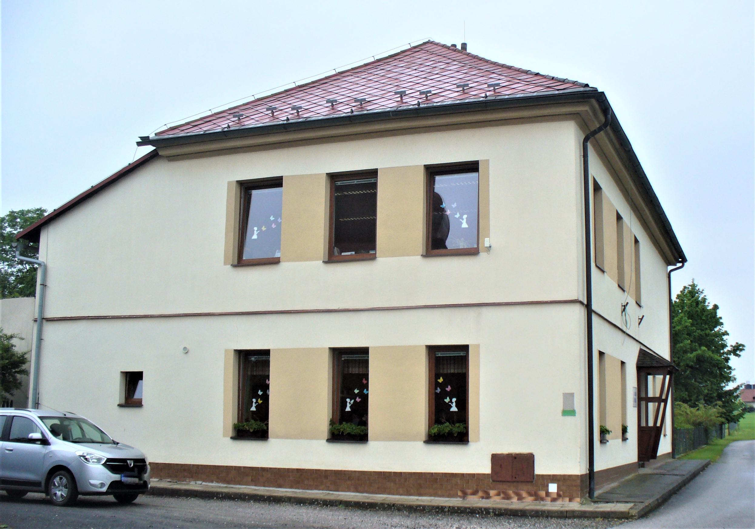 Základní škola, Slatiny, okres Jičín