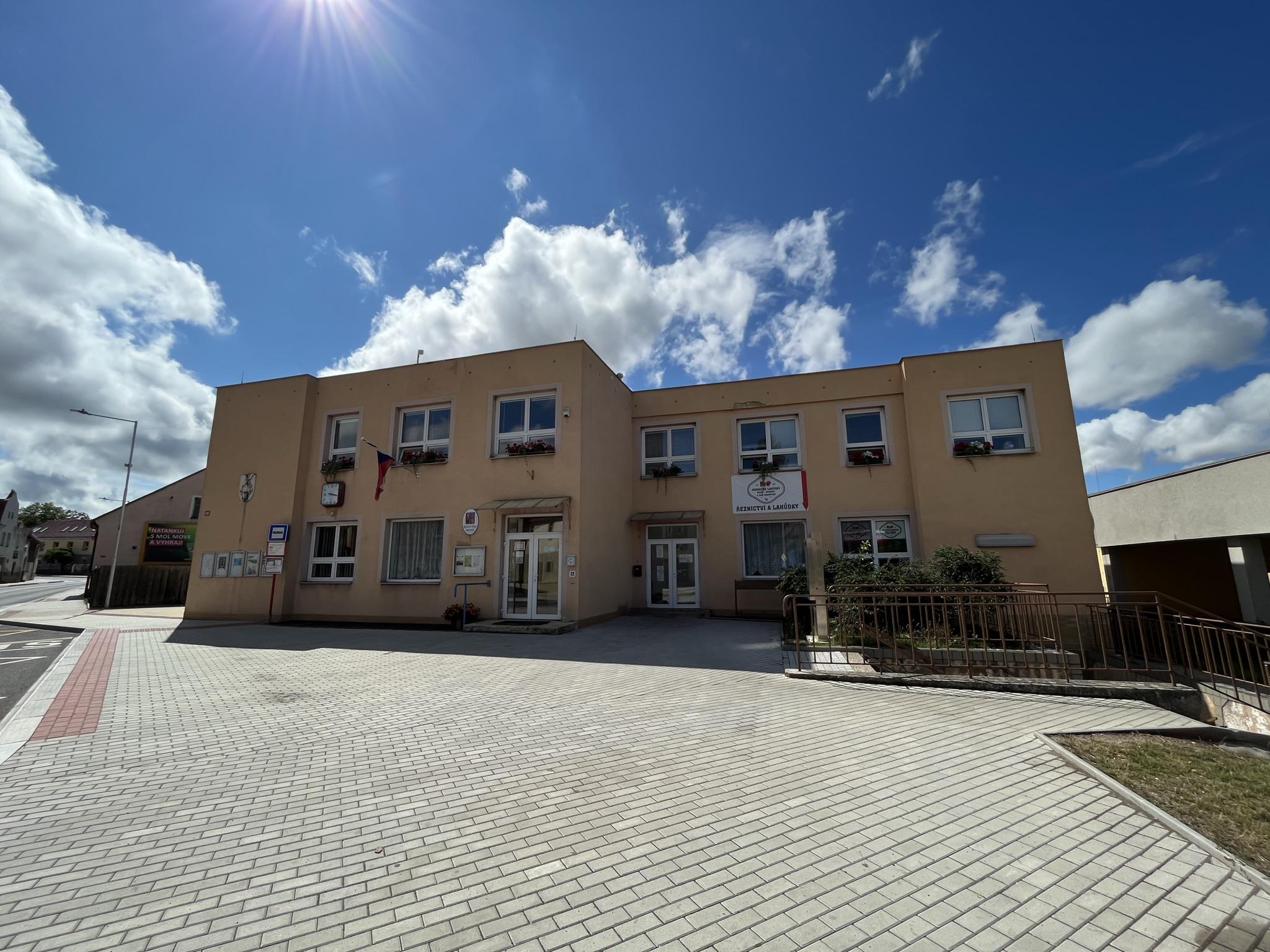 Jesenice - městský úřad foto 3