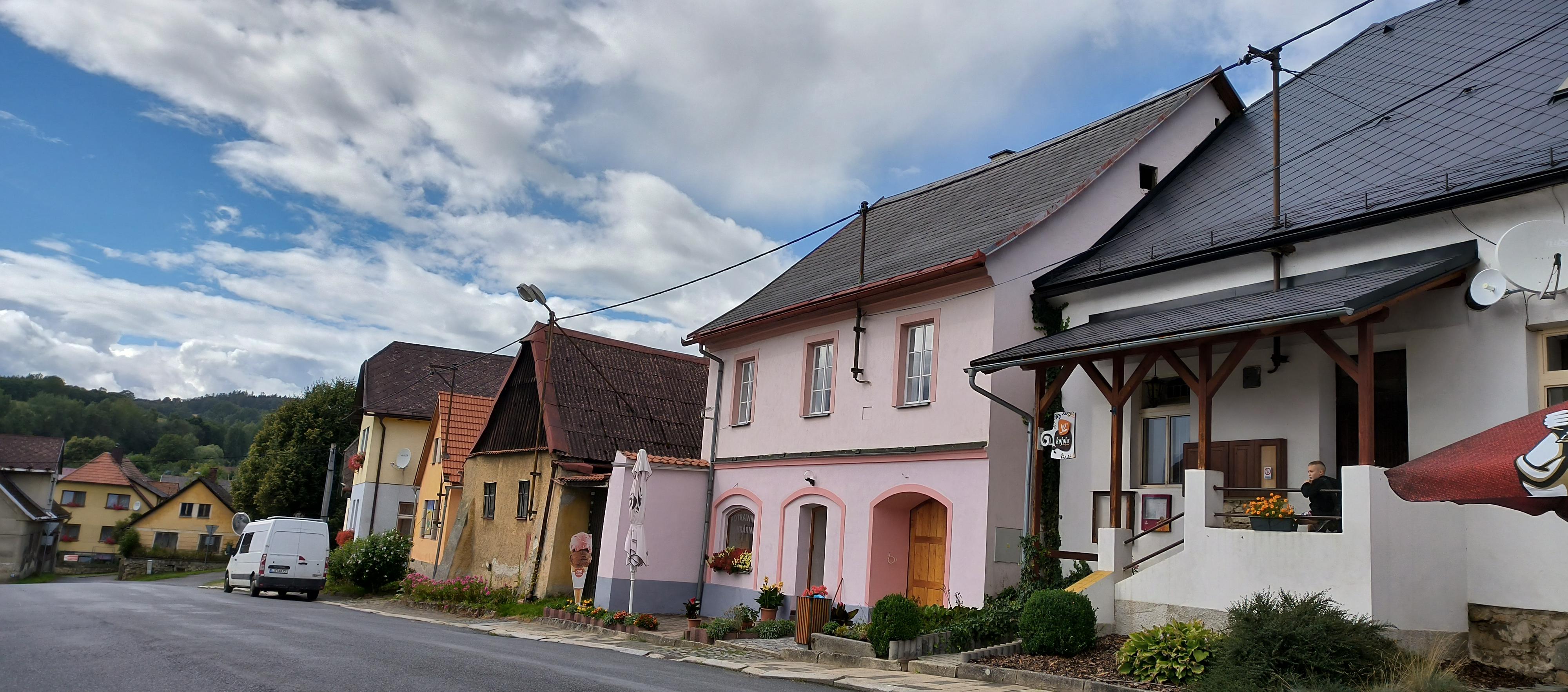 Potraviny - cukrárna Velhartice 10