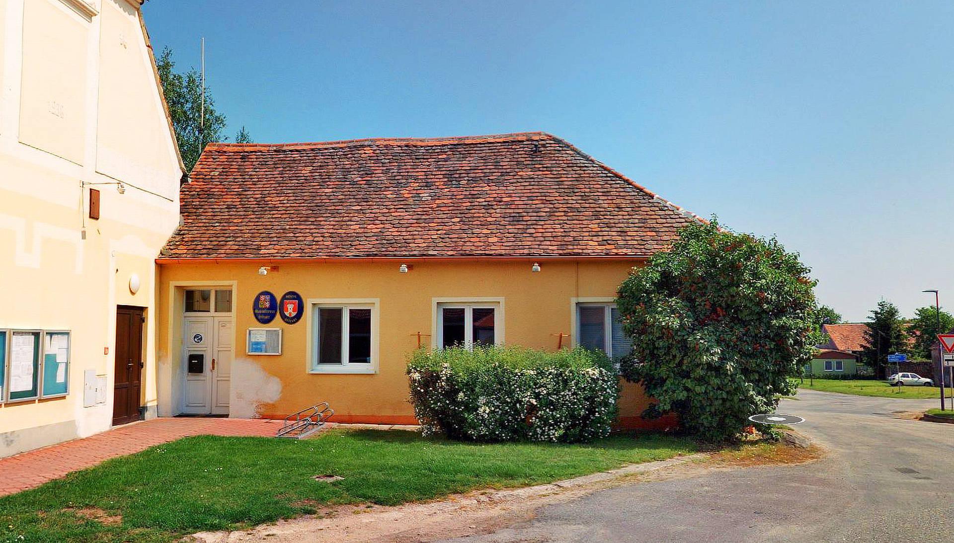 Štítary - úřad městyse foto 2