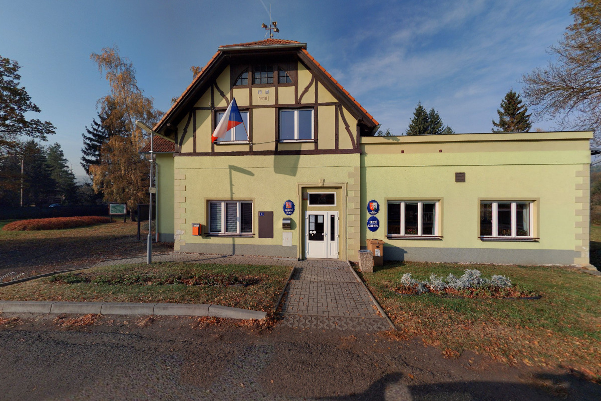 Podbořanský Rohozec - obecní úřad foto 4