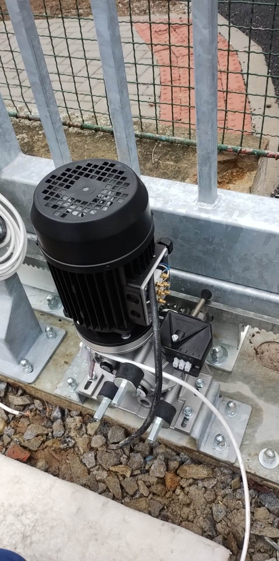 Pavel Hladík - servis vrat a anténní techniky foto 2