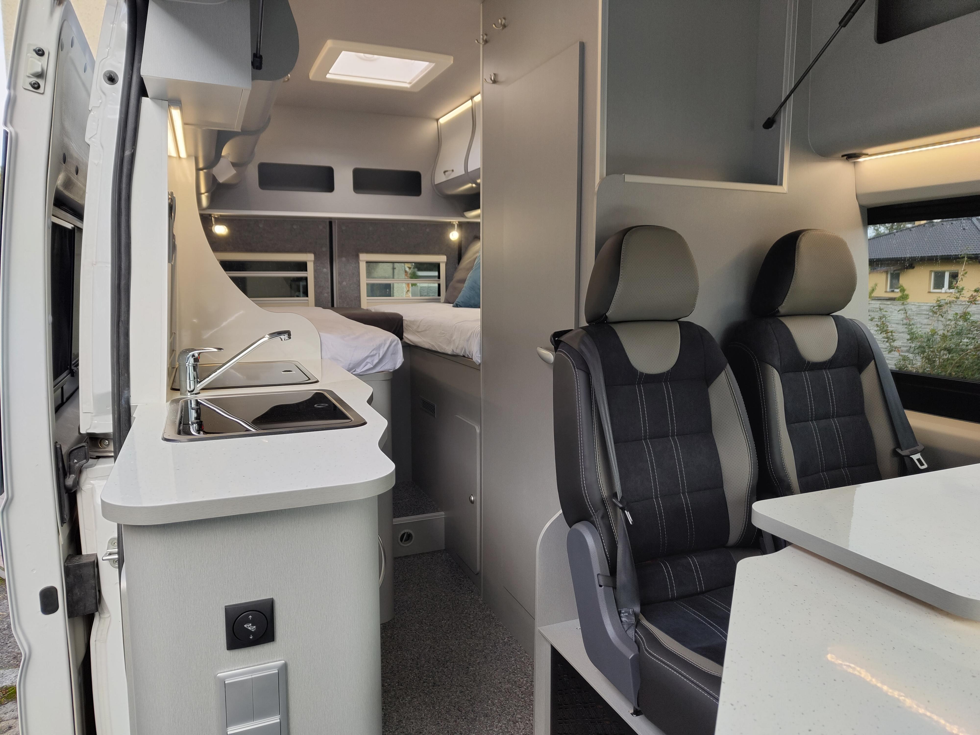 Jan a Vit - Výroba a prodej obytných automobilů foto 3