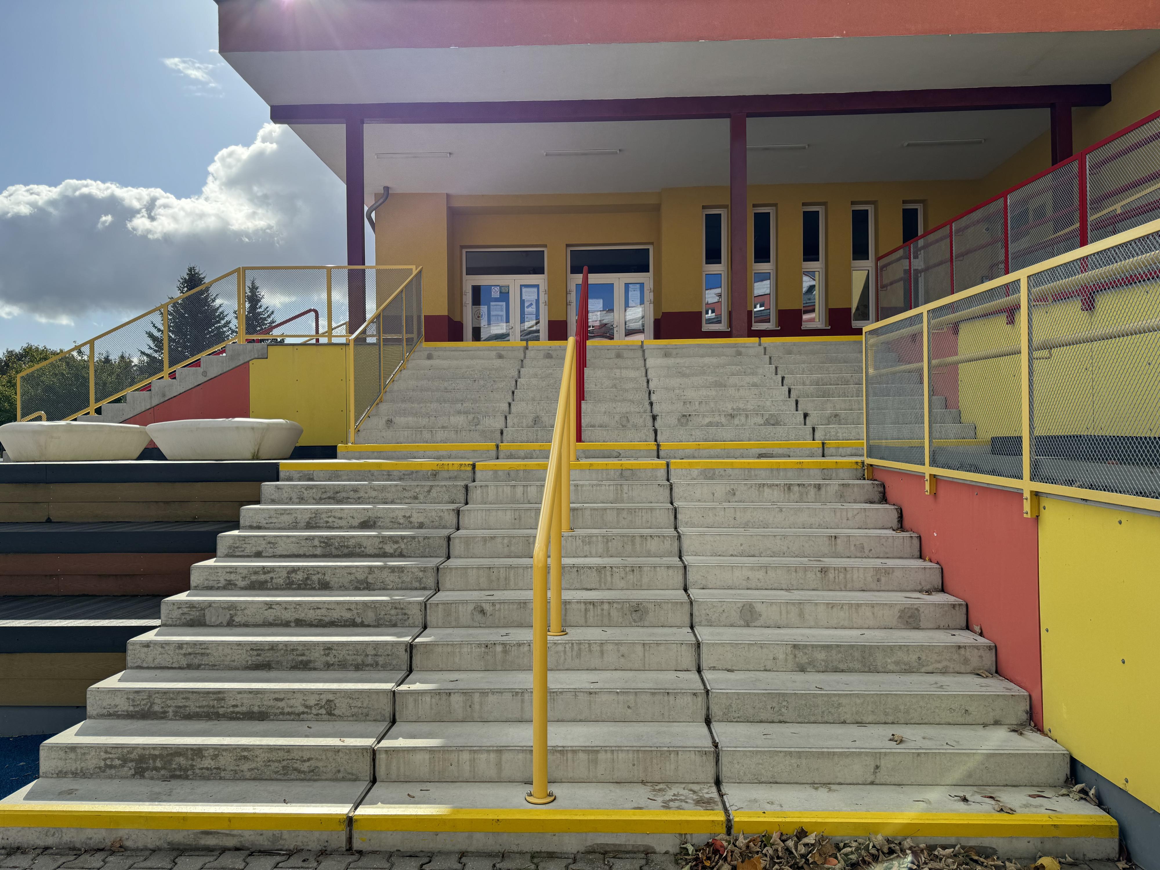 ZŠ Horní Slavkov, Školní