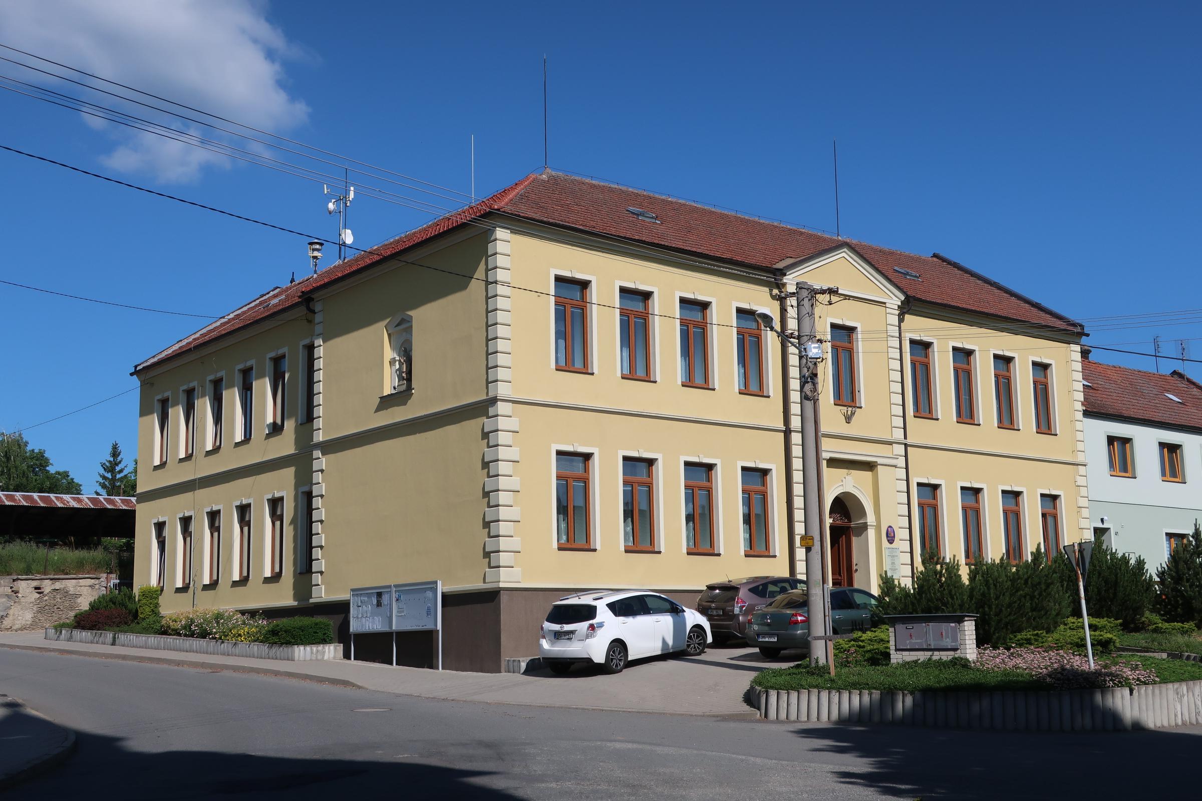 Ptení - obecní úřad foto 3