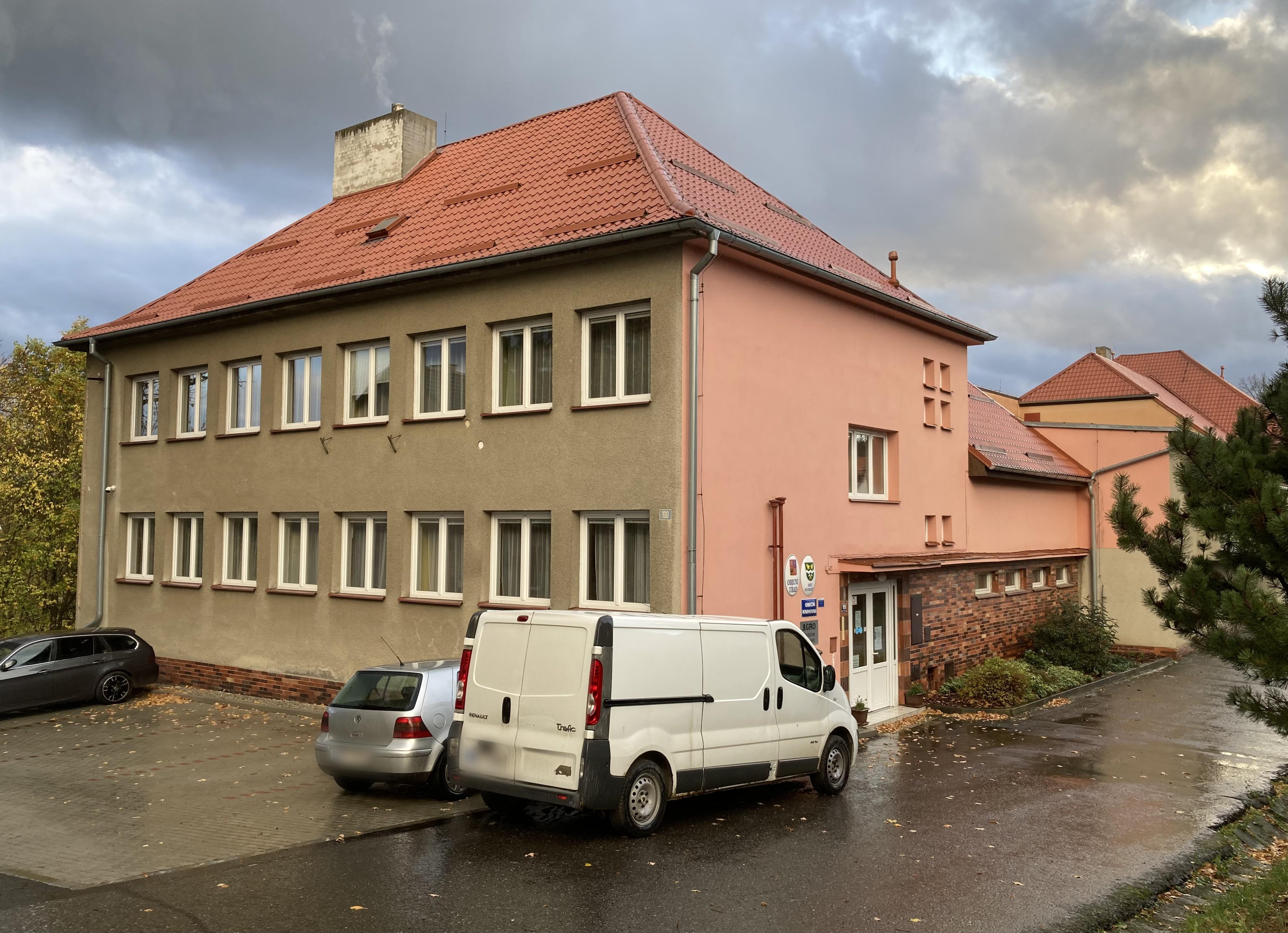 Ostrovec - obecní úřad foto 2