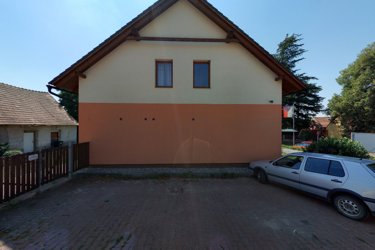 Bousov - obecní úřad foto 2