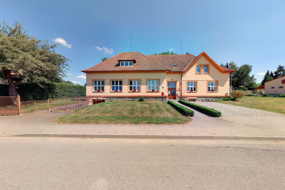Putimov - obecní úřad foto 2