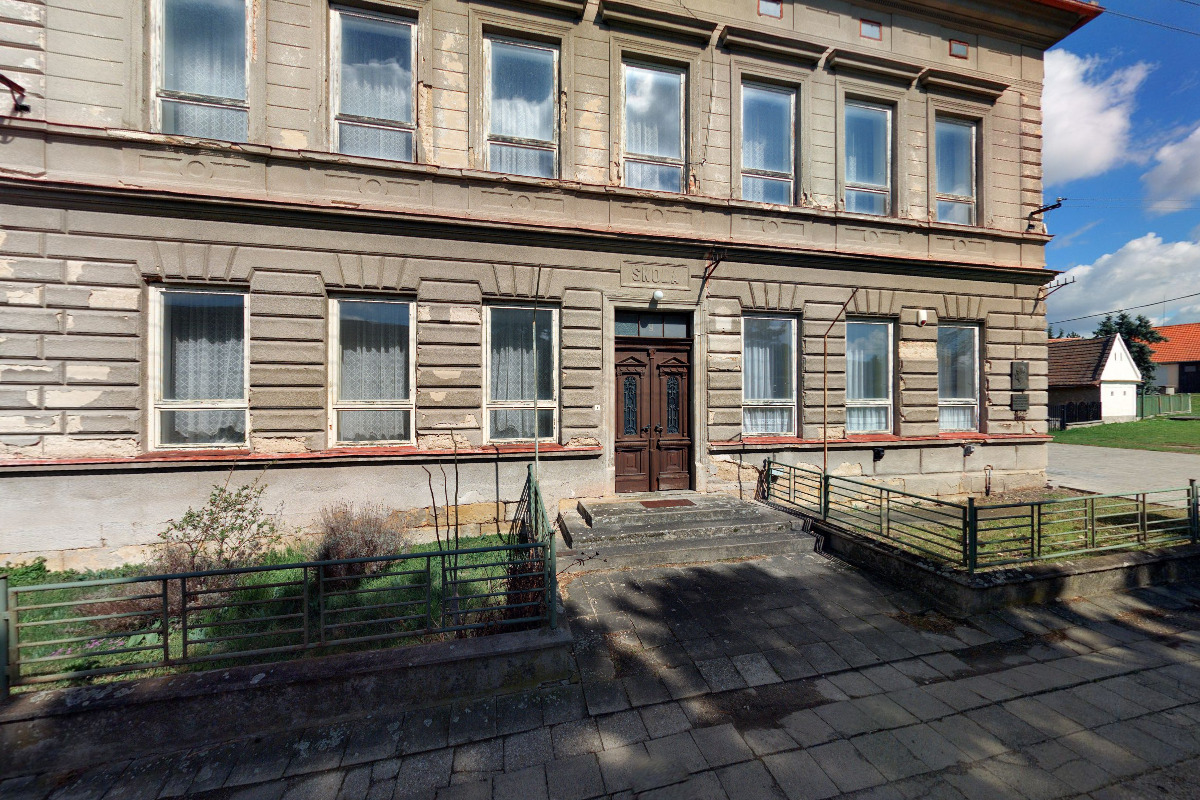 Lišice - obecní úřad foto 2