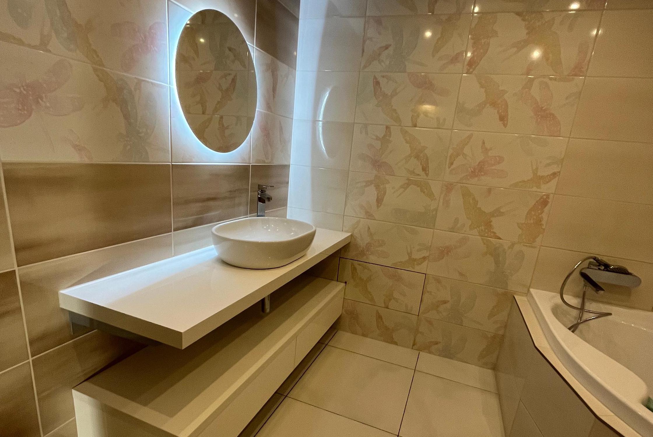 Pavol Kavalek - obkládání stěn