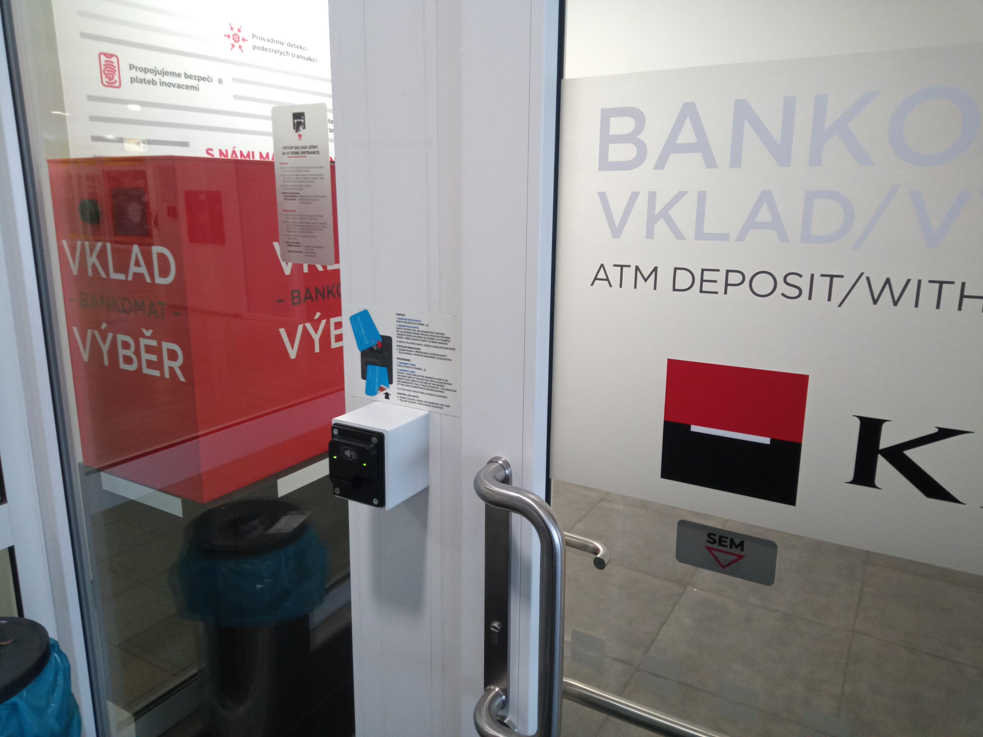 Bankomat Komerční banky foto 2