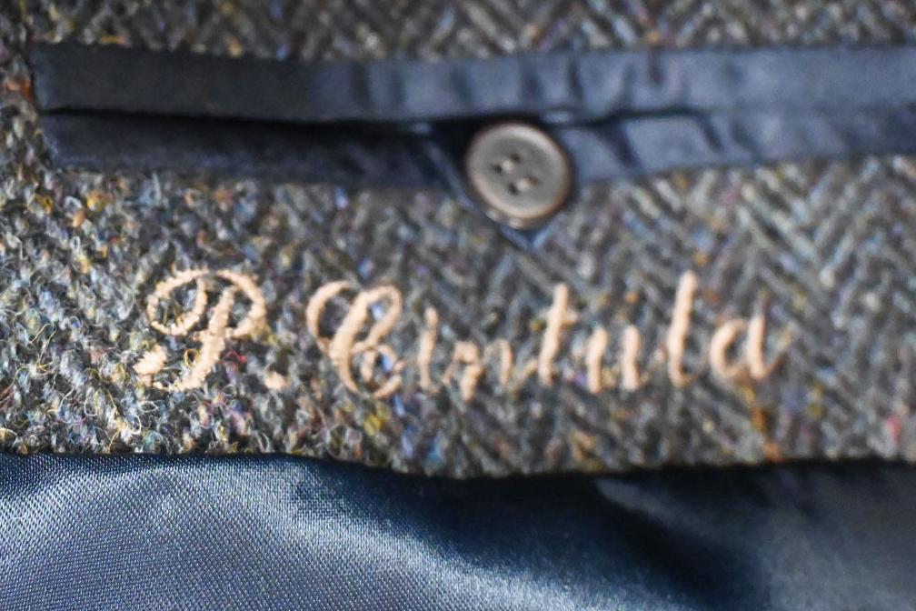 Vyšívání monogramů a knoflíkových dírek