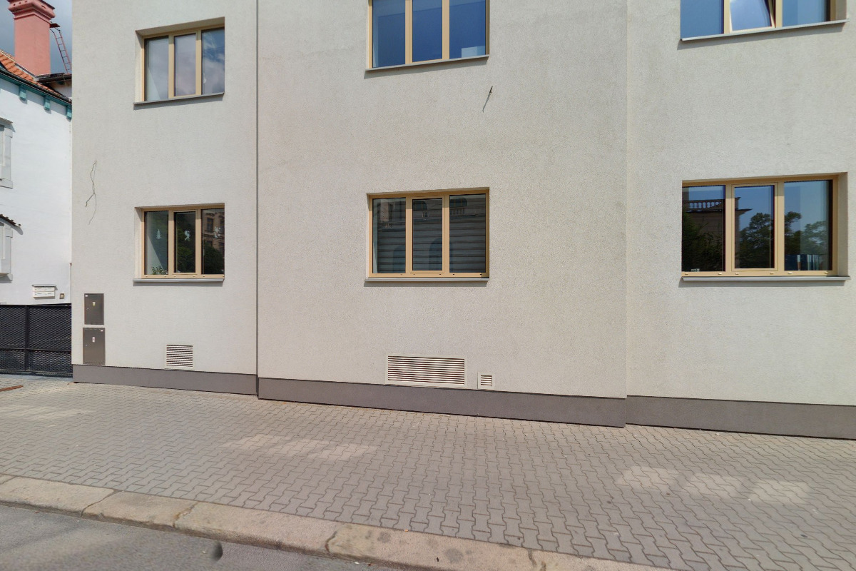 LONDON AUTOMOTIVE, s.r.o.