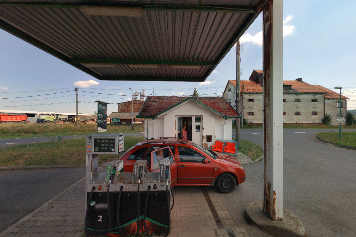 Benzinová čerpací stanice OKTAN foto 2