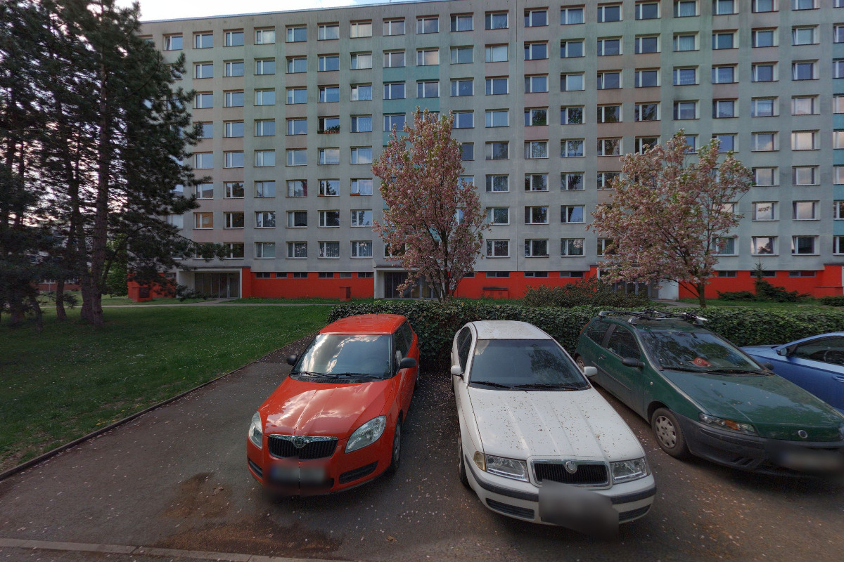 Prodejna medu Jana Palacha 1093