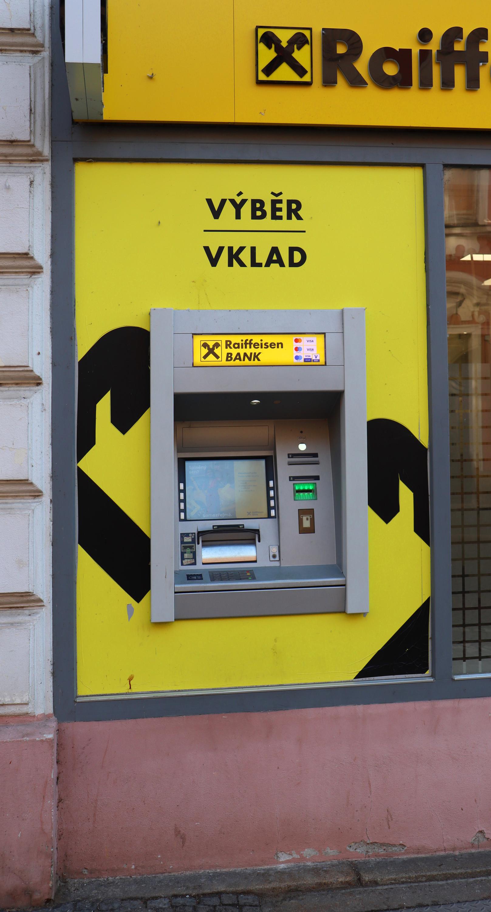 Raiffeisenbank - bankomat foto 2