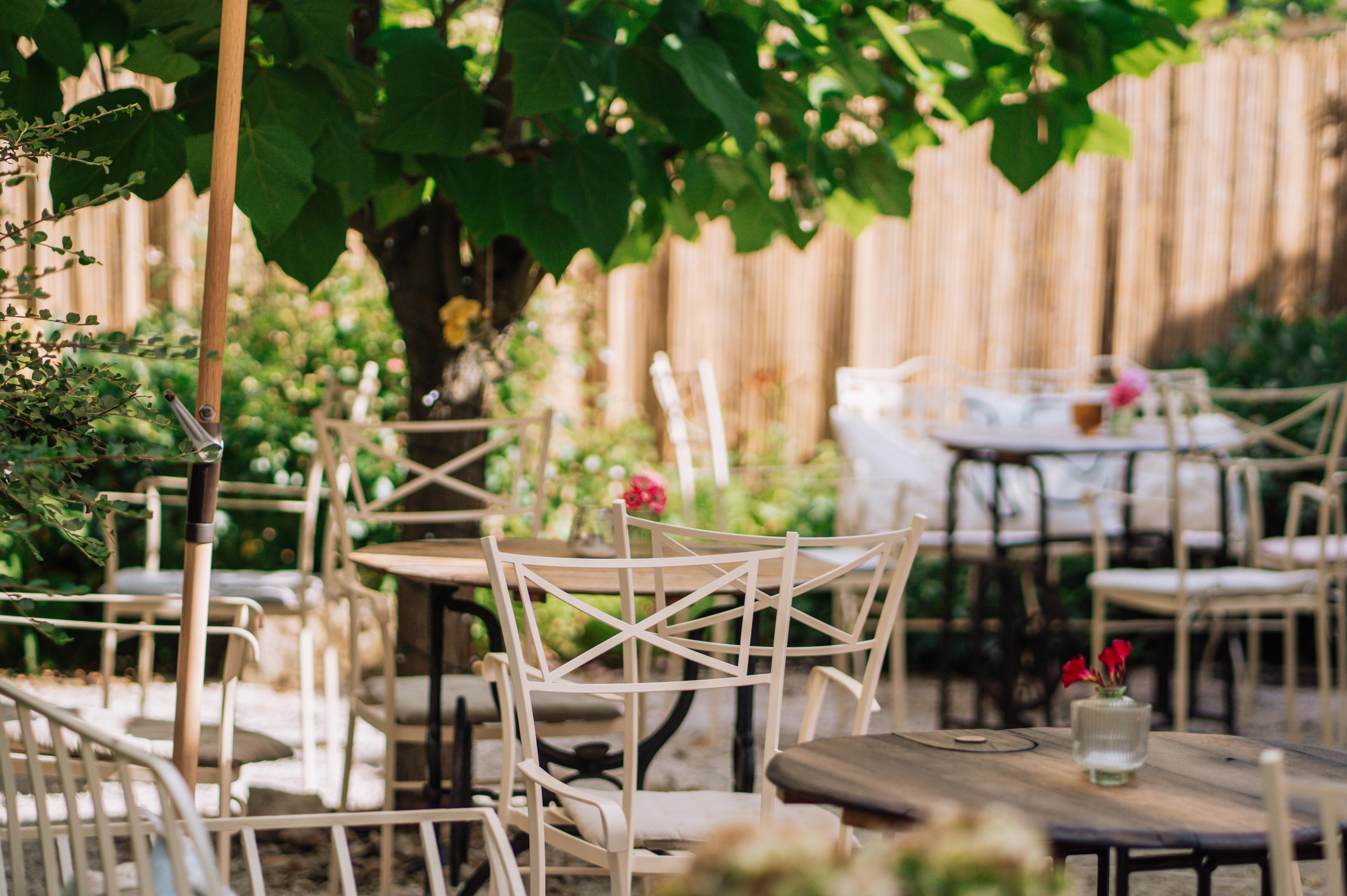 Knoll: na kávu & pohárek