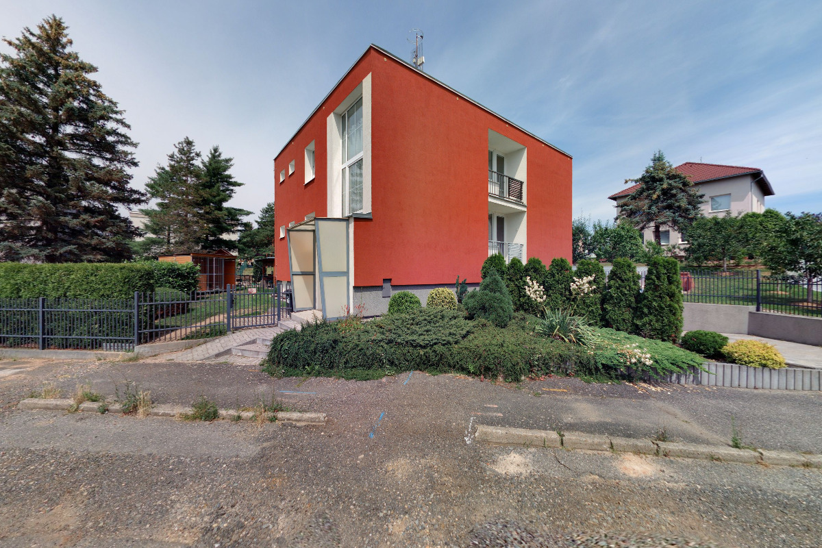 PJ Business, spol. s r.o.