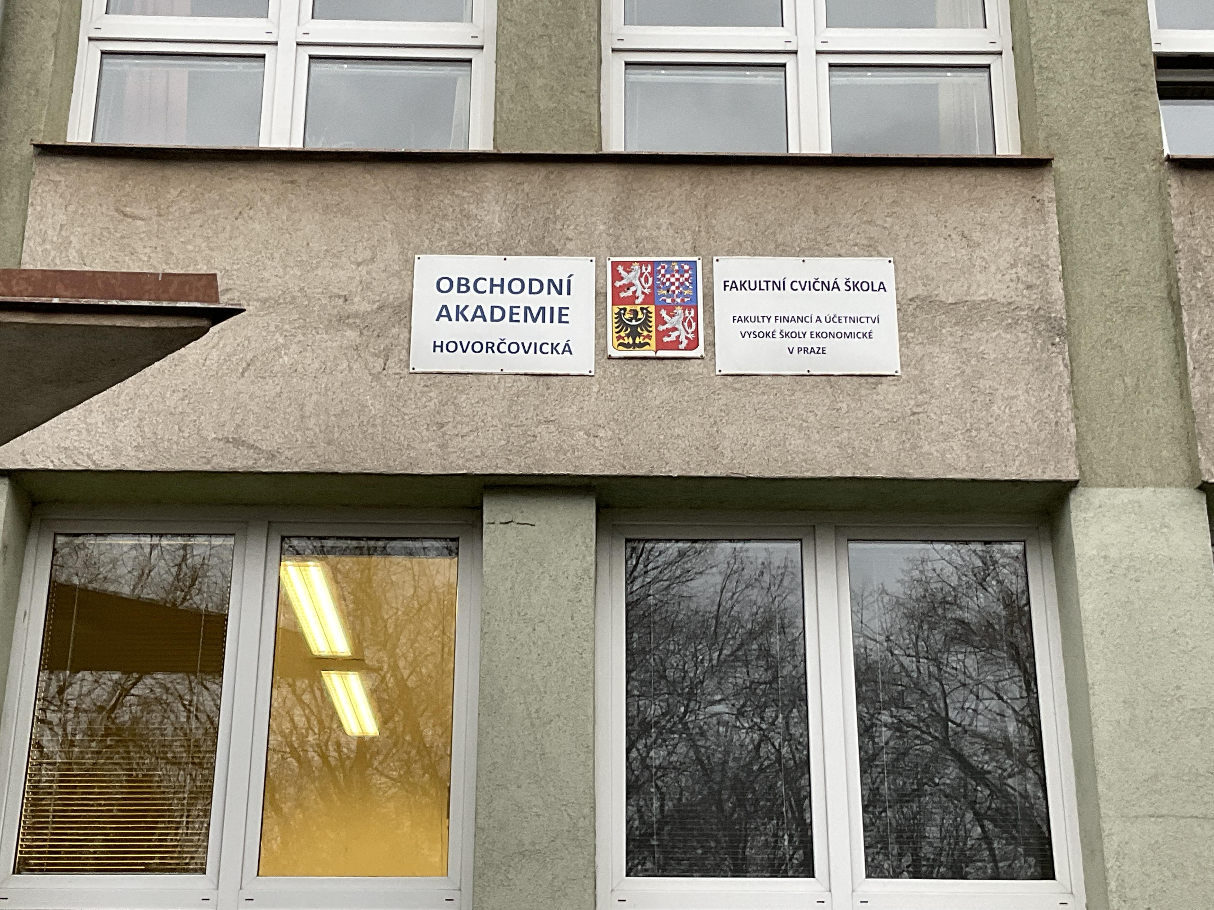 Obchodní akademie, Hovorčovická foto 2