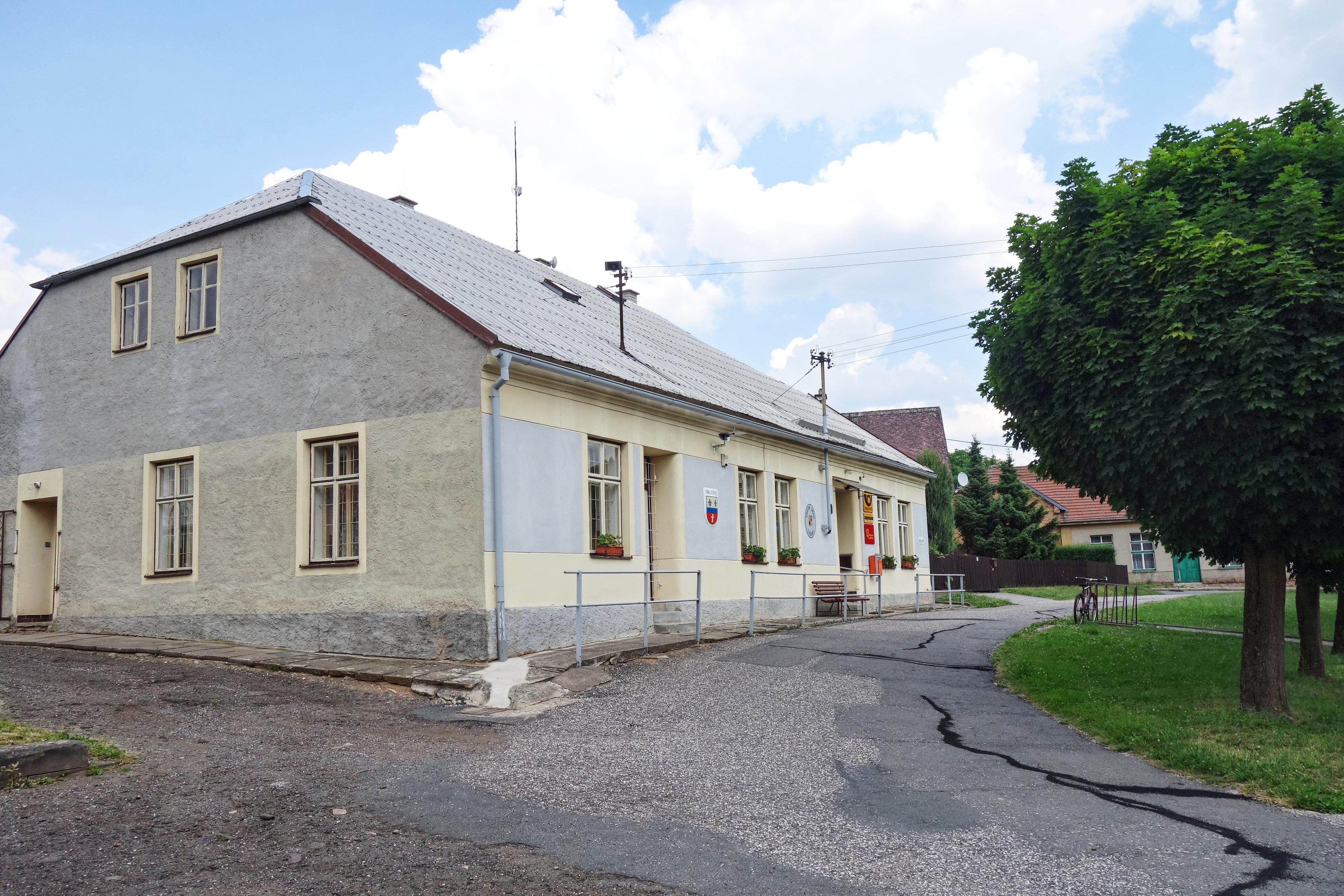 Obecní úřad Lužany