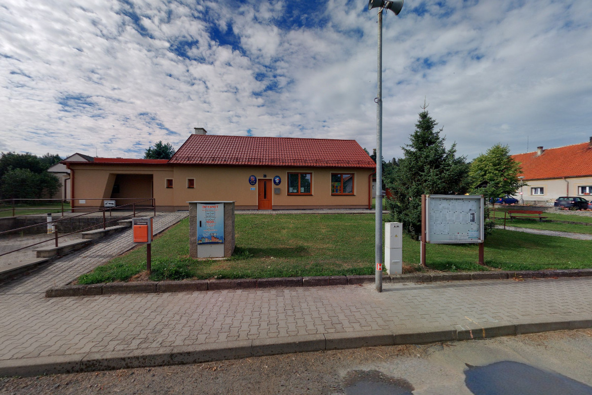Zavidov - obecní úřad foto 2