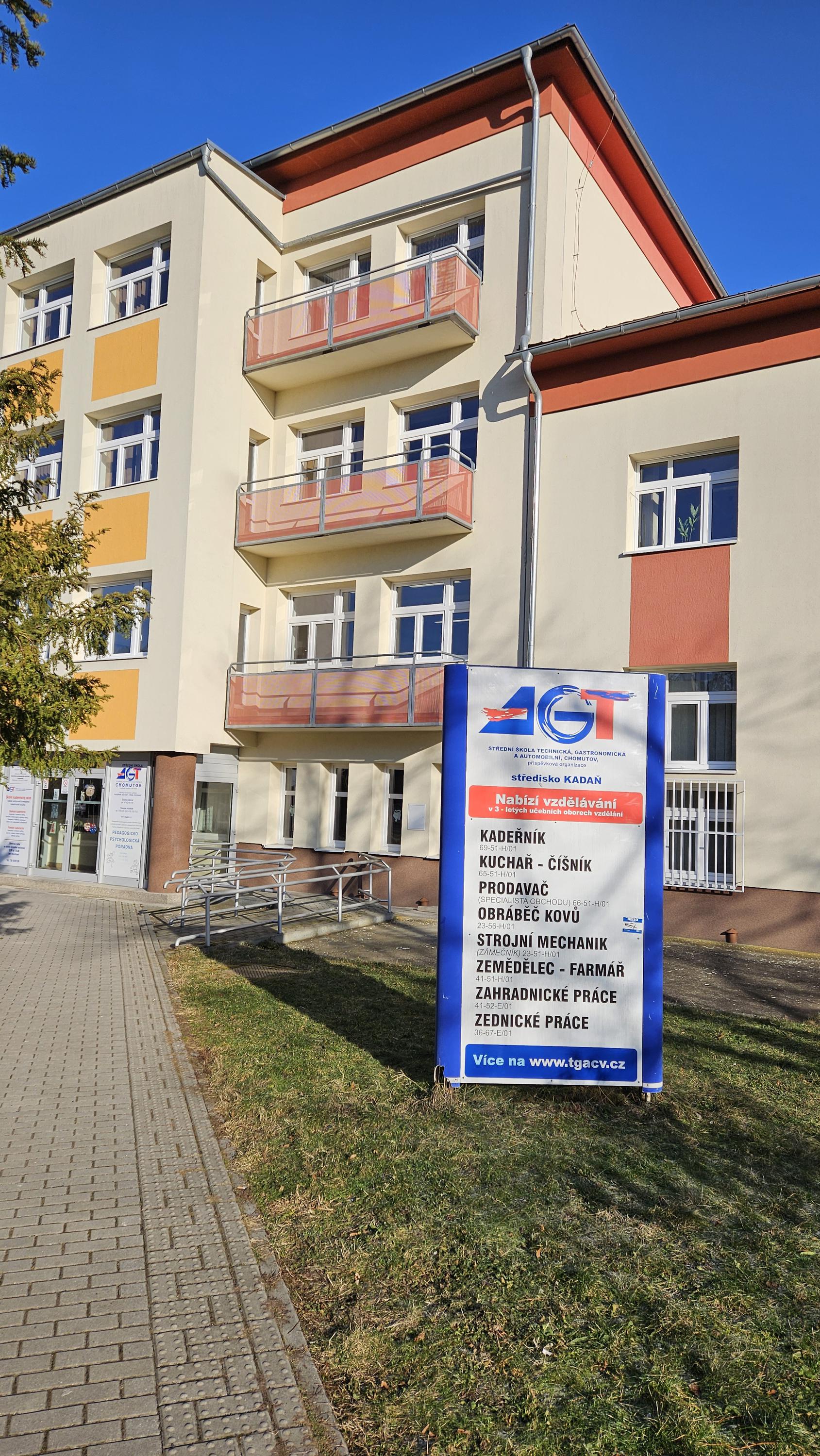 Střední škola technická, gastronomická a automobilní, Kadaň - Školní jídelna foto 3