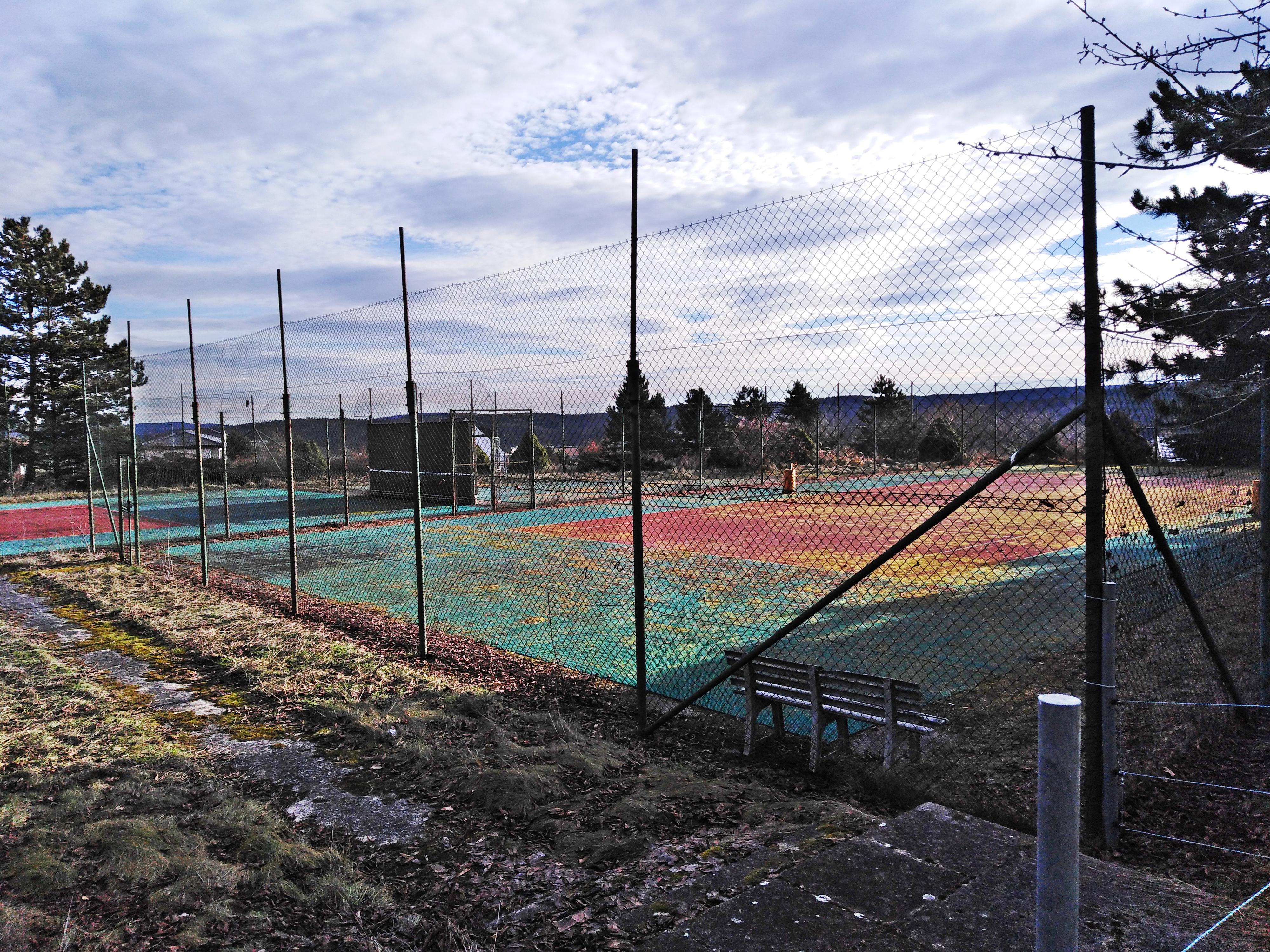 Golfový klub Líšnice - tenisové kurty foto 5
