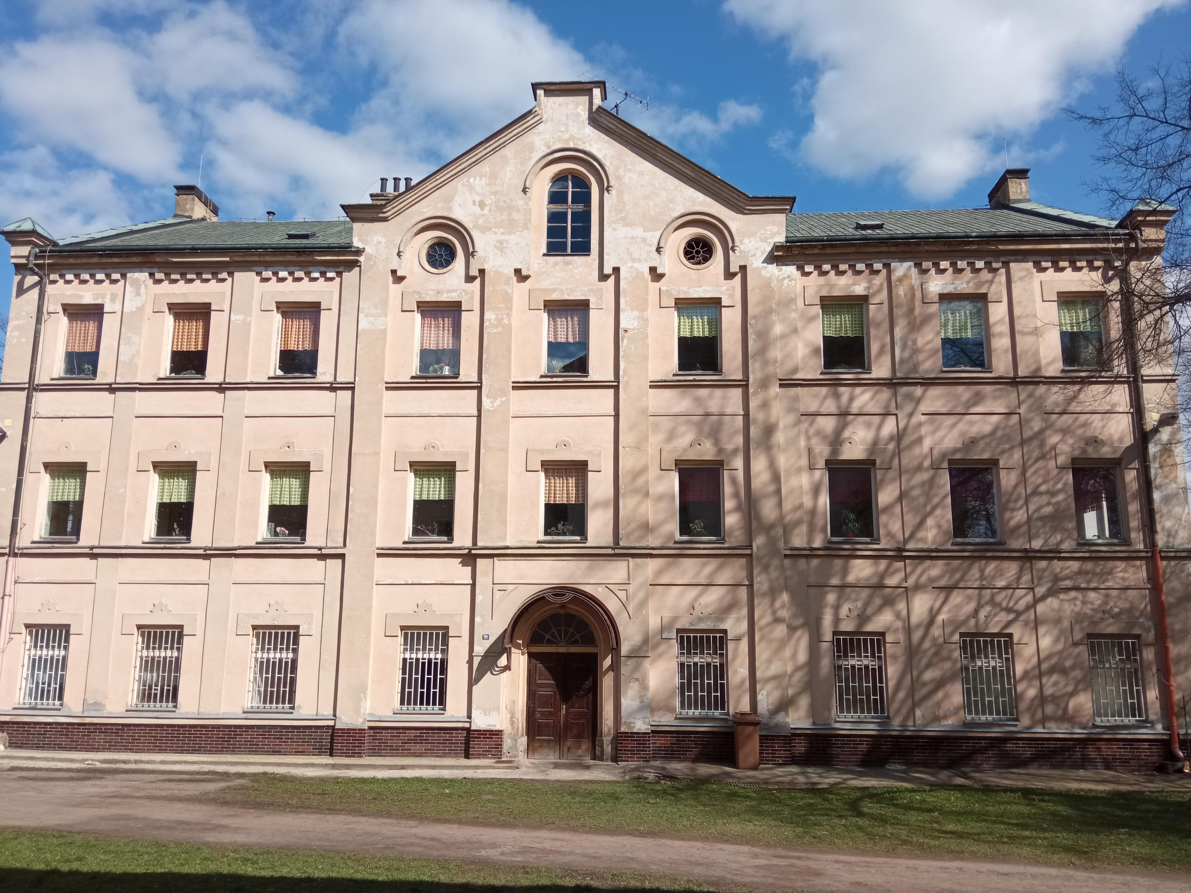 ZŠ a MŠ Jílové, Kostelní foto 4