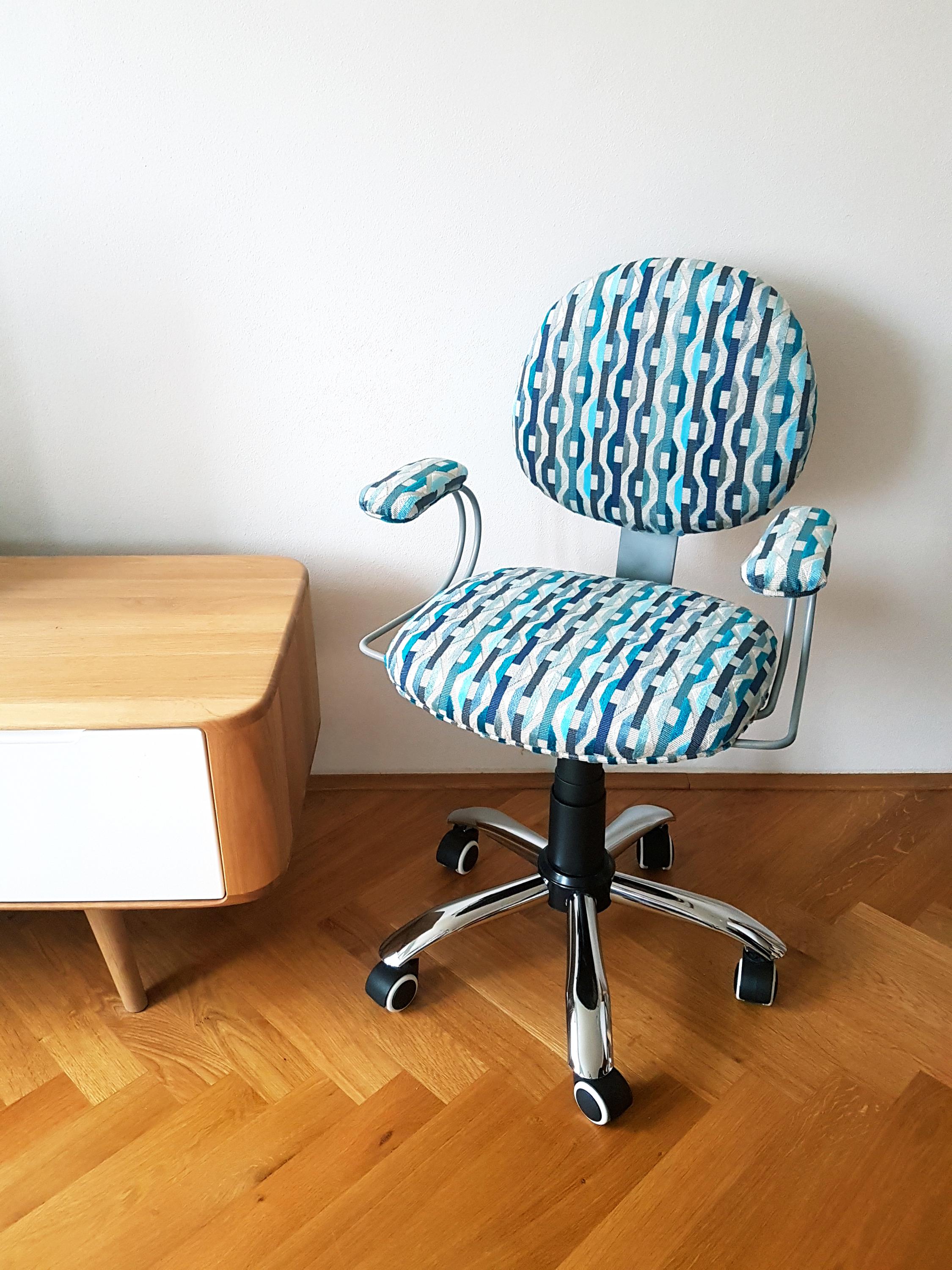 retro sitting foto 2