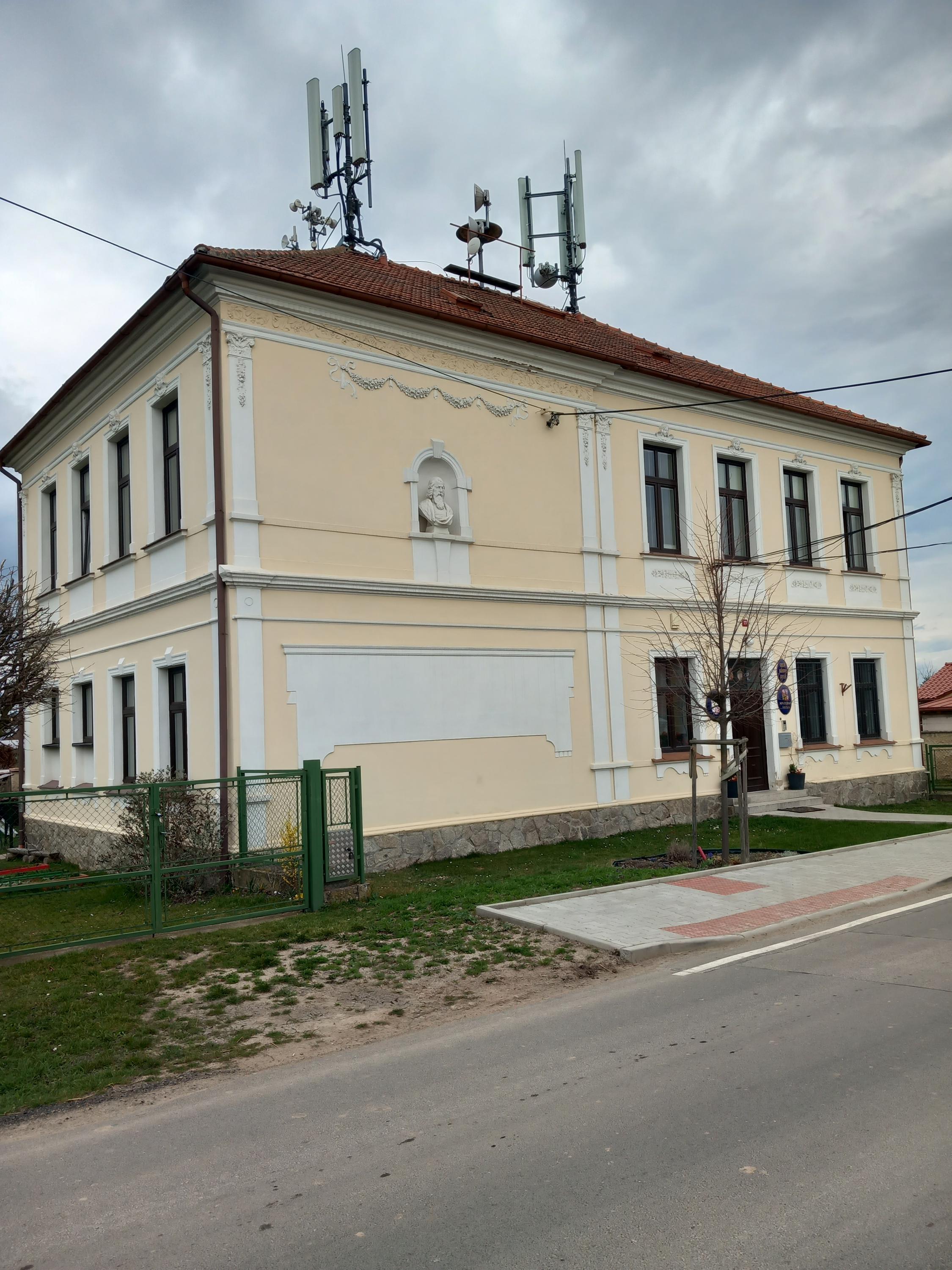 Doubek - obecní úřad foto 2