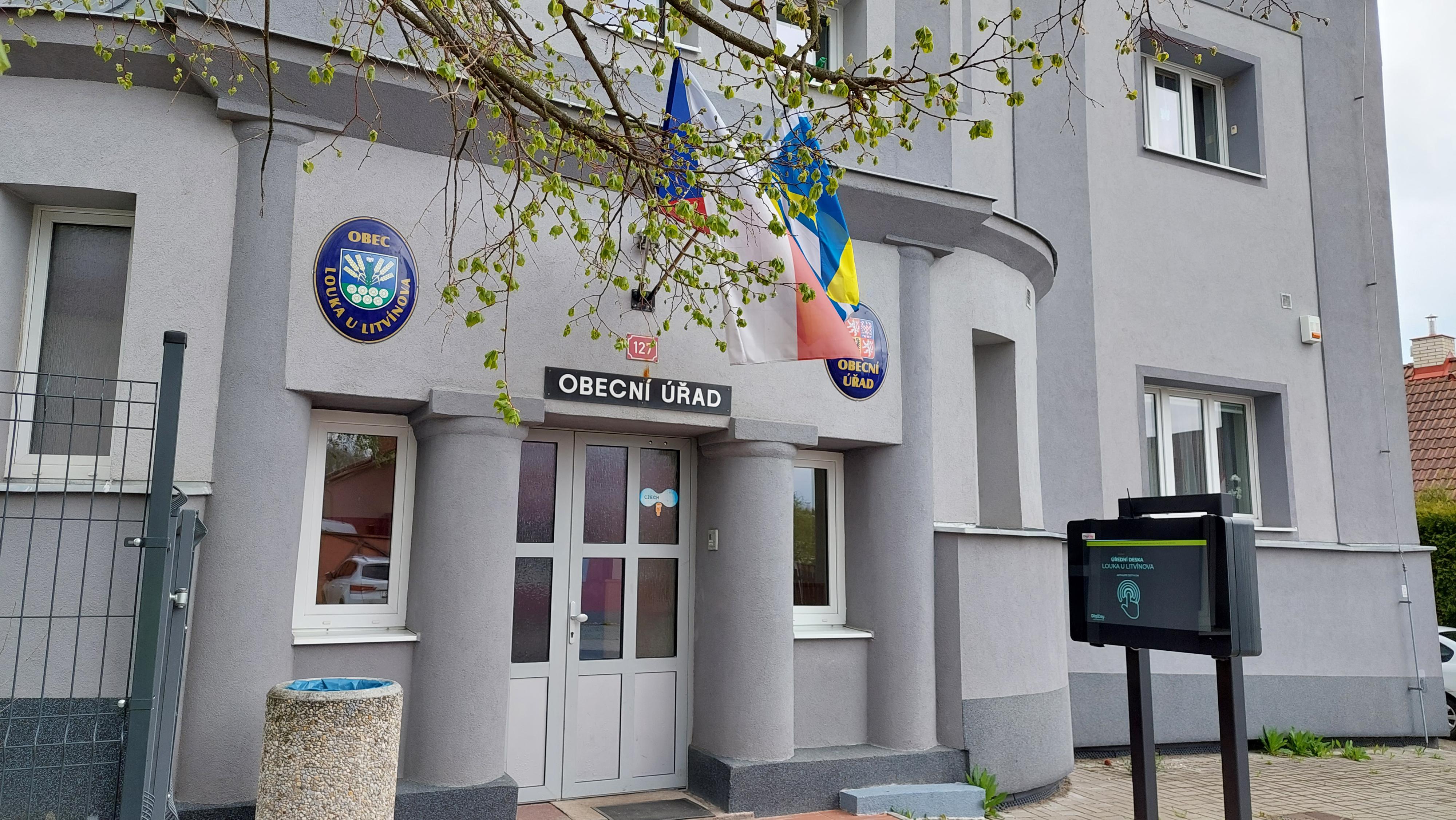 Louka u Litvínova - obecní úřad foto 2