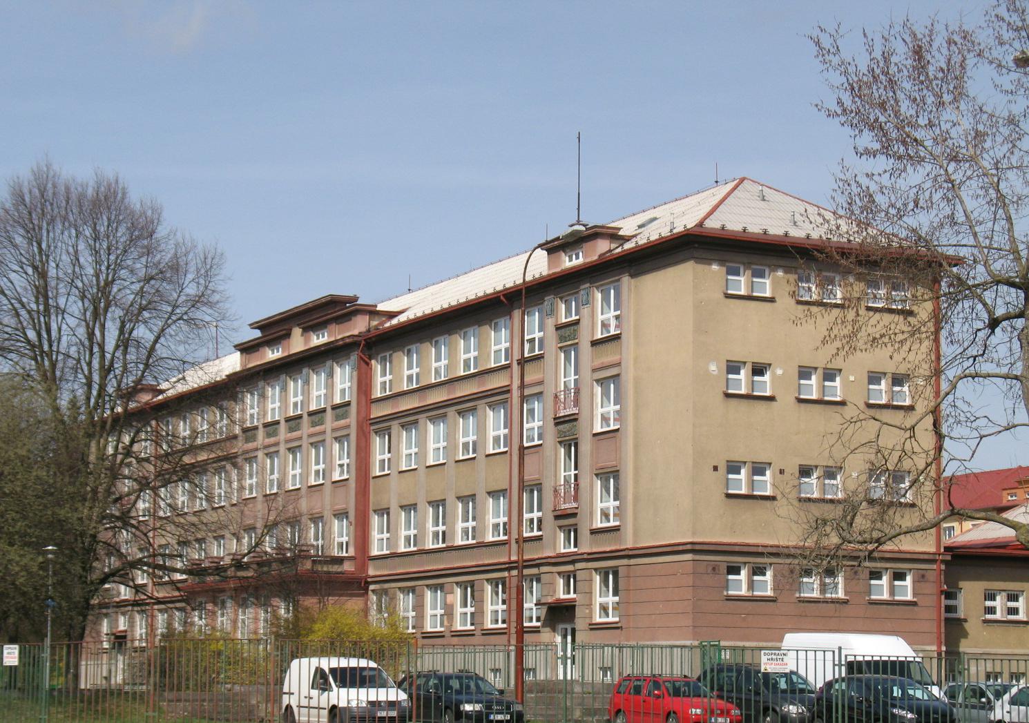 Základní škola Ostrov foto 2