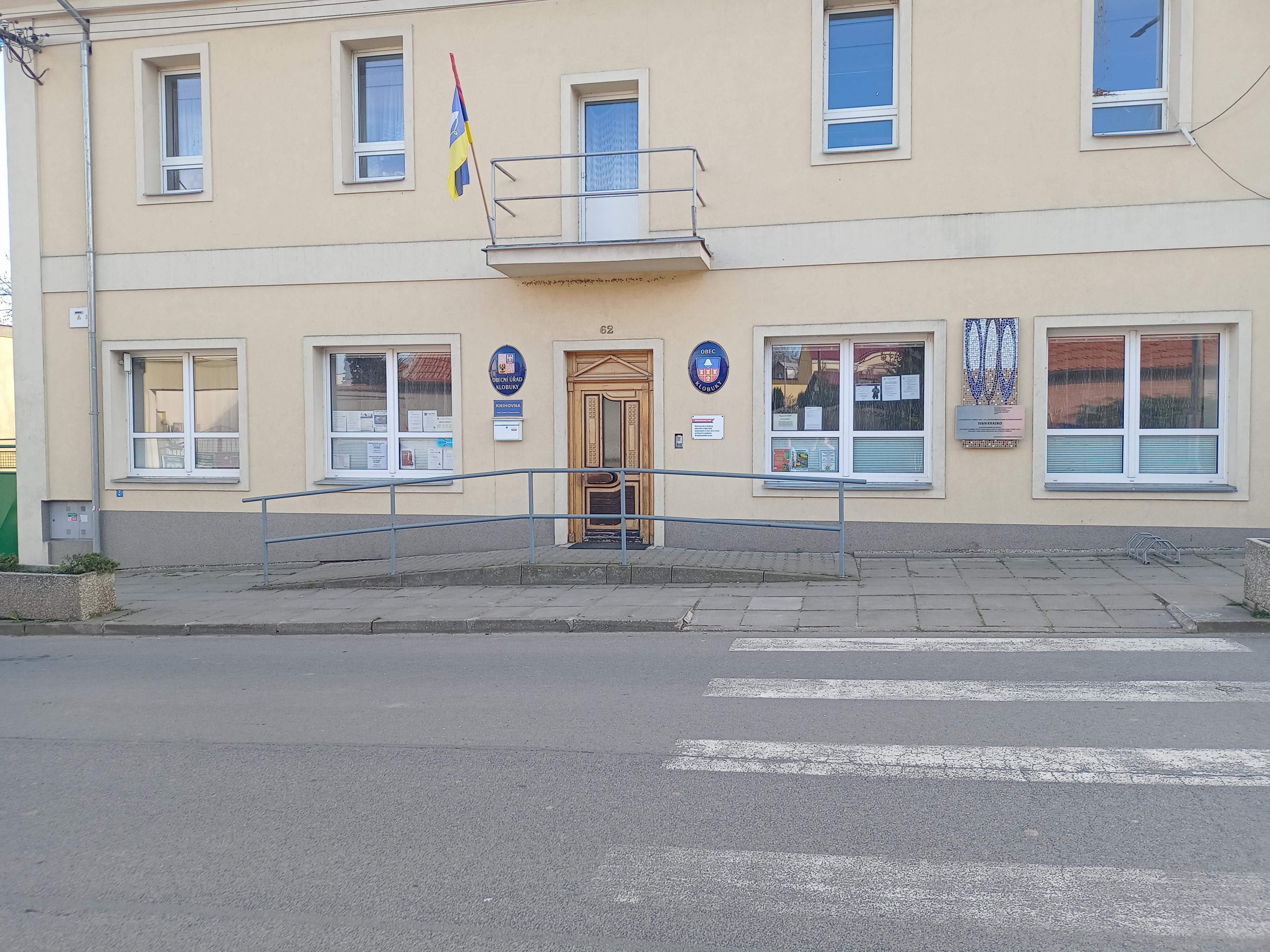 Klobuky - obecní úřad foto 4