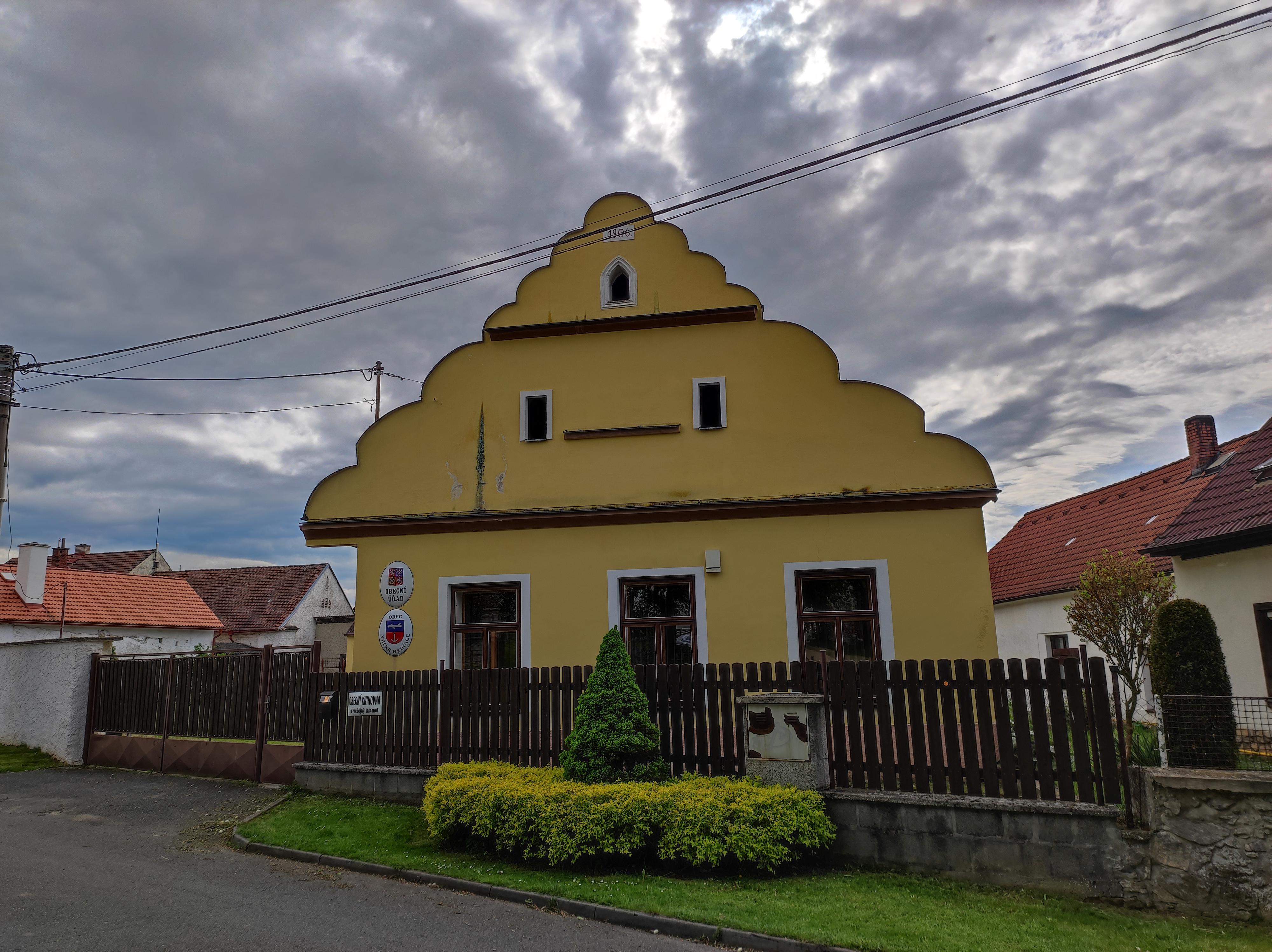 Velké Hydčice - obecní úřad foto 2
