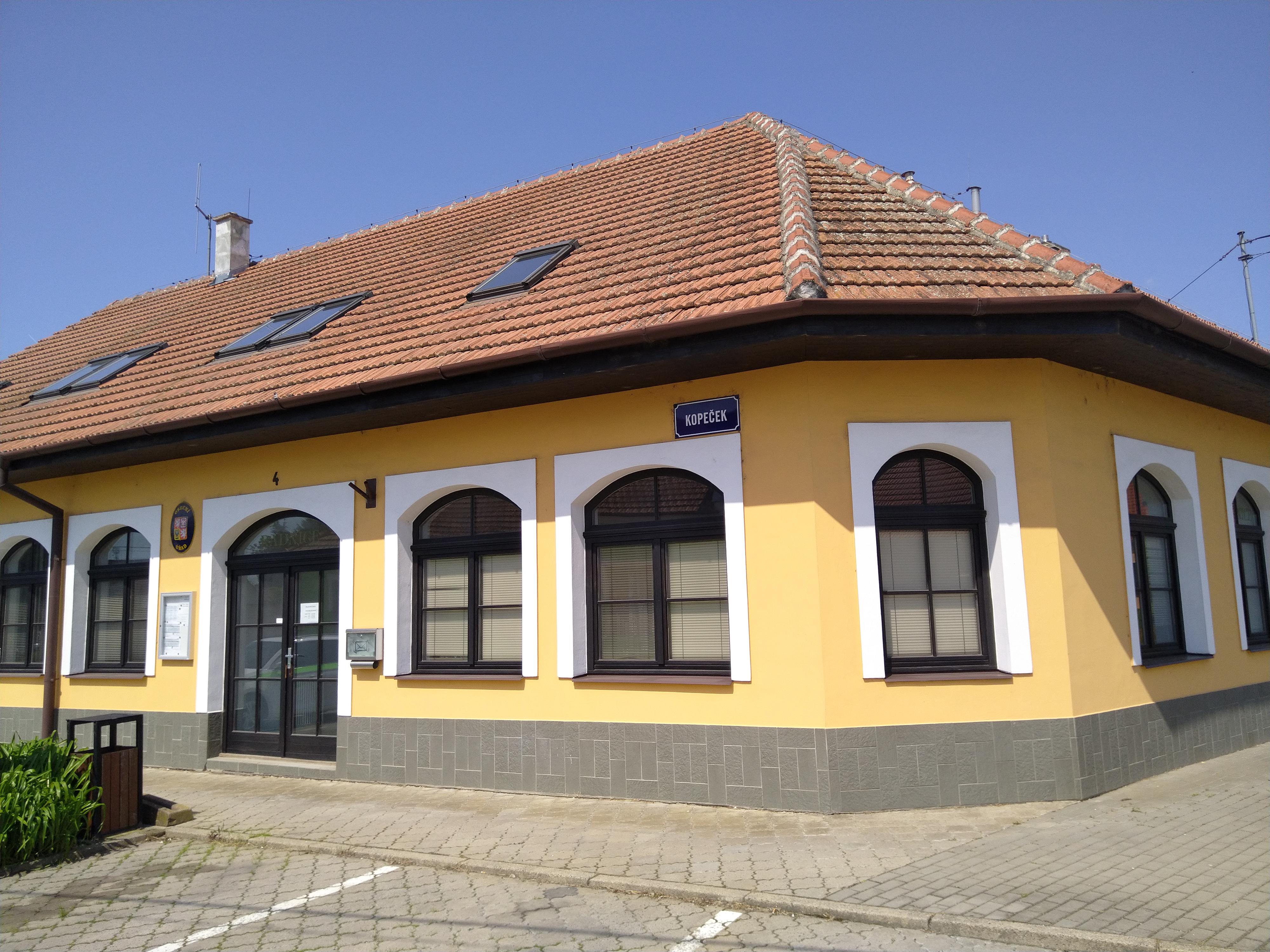 Žabčice - obecní úřad foto 2