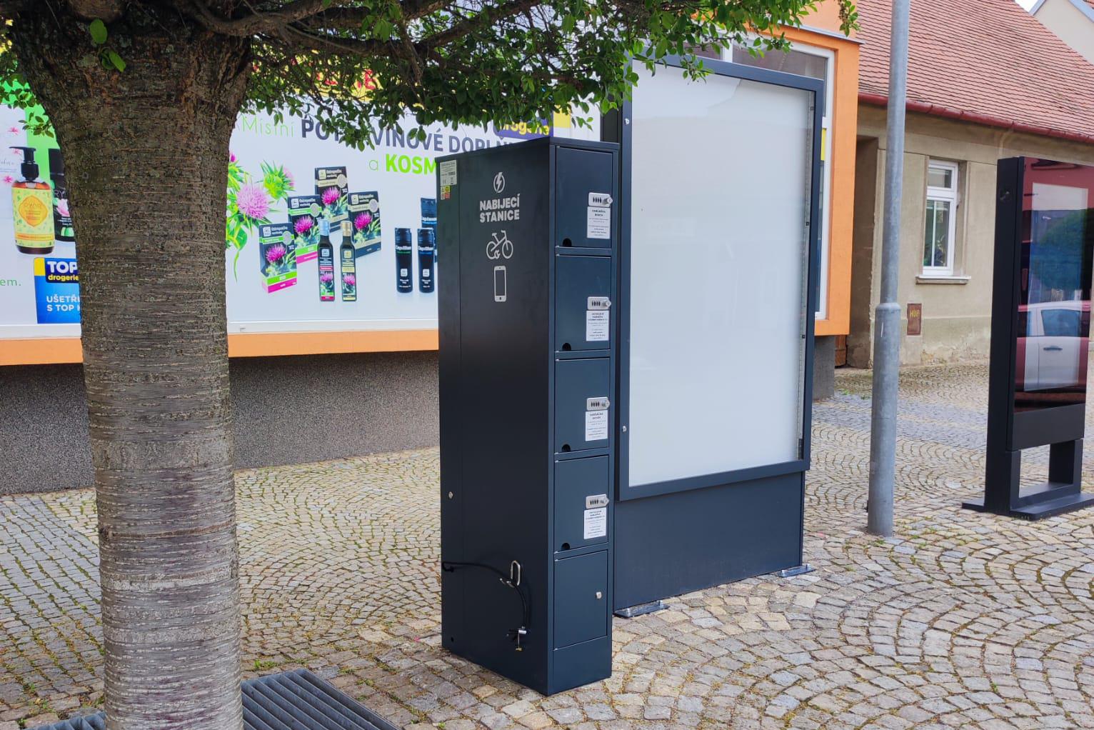 Nabíjecí stanice pro elektrokola a mobilní zařízení