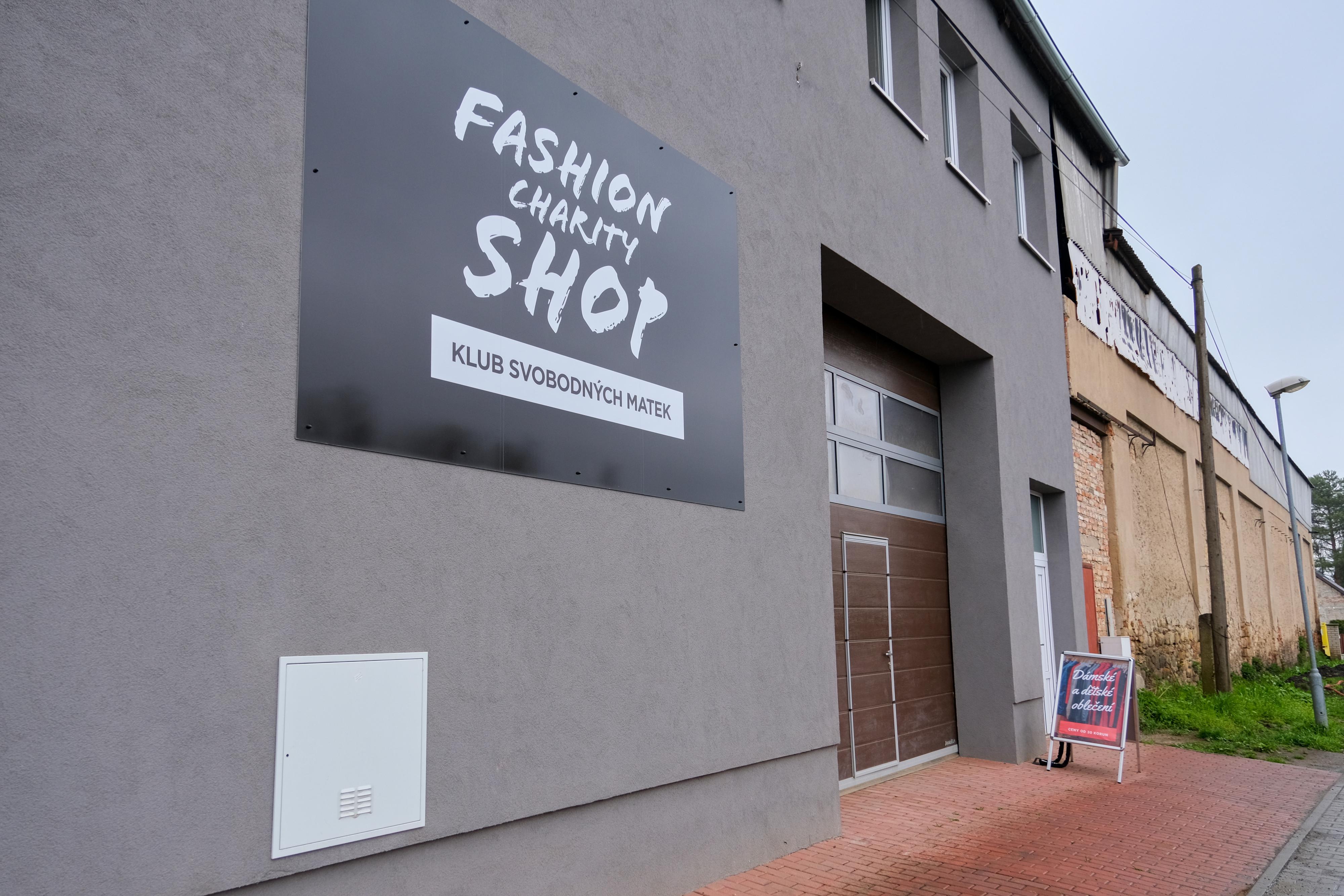 Fashion Charity Shop Hovorčovice foto 3