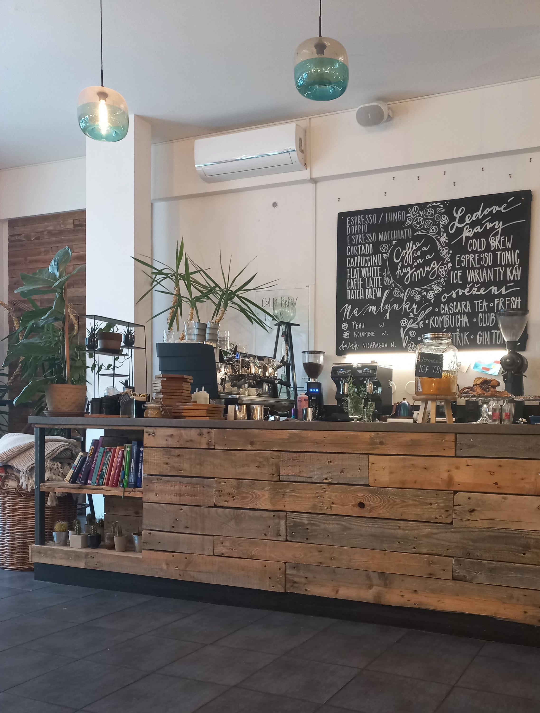 Kavárna & bistro Karma foto 4