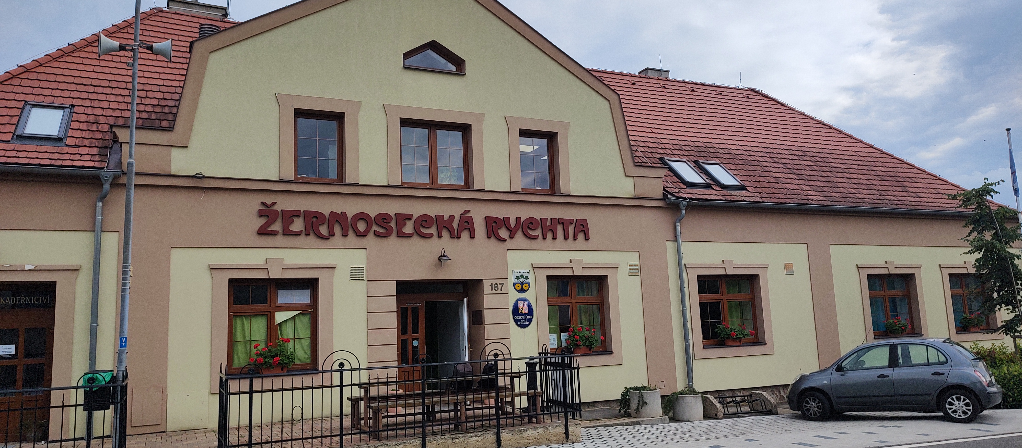 Malé Žernoseky - obecní úřad