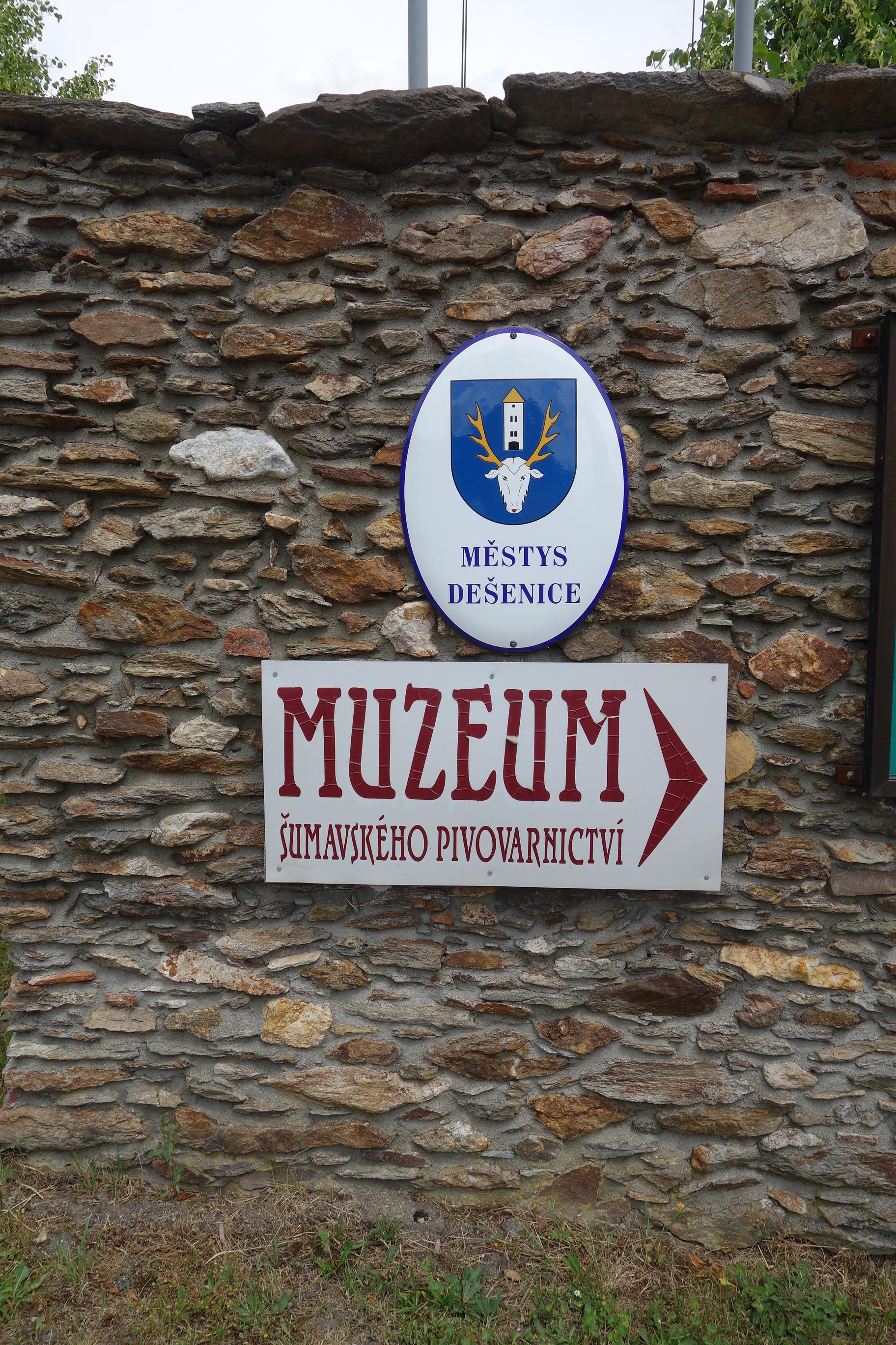 Dešenice - úřad městyse foto 2
