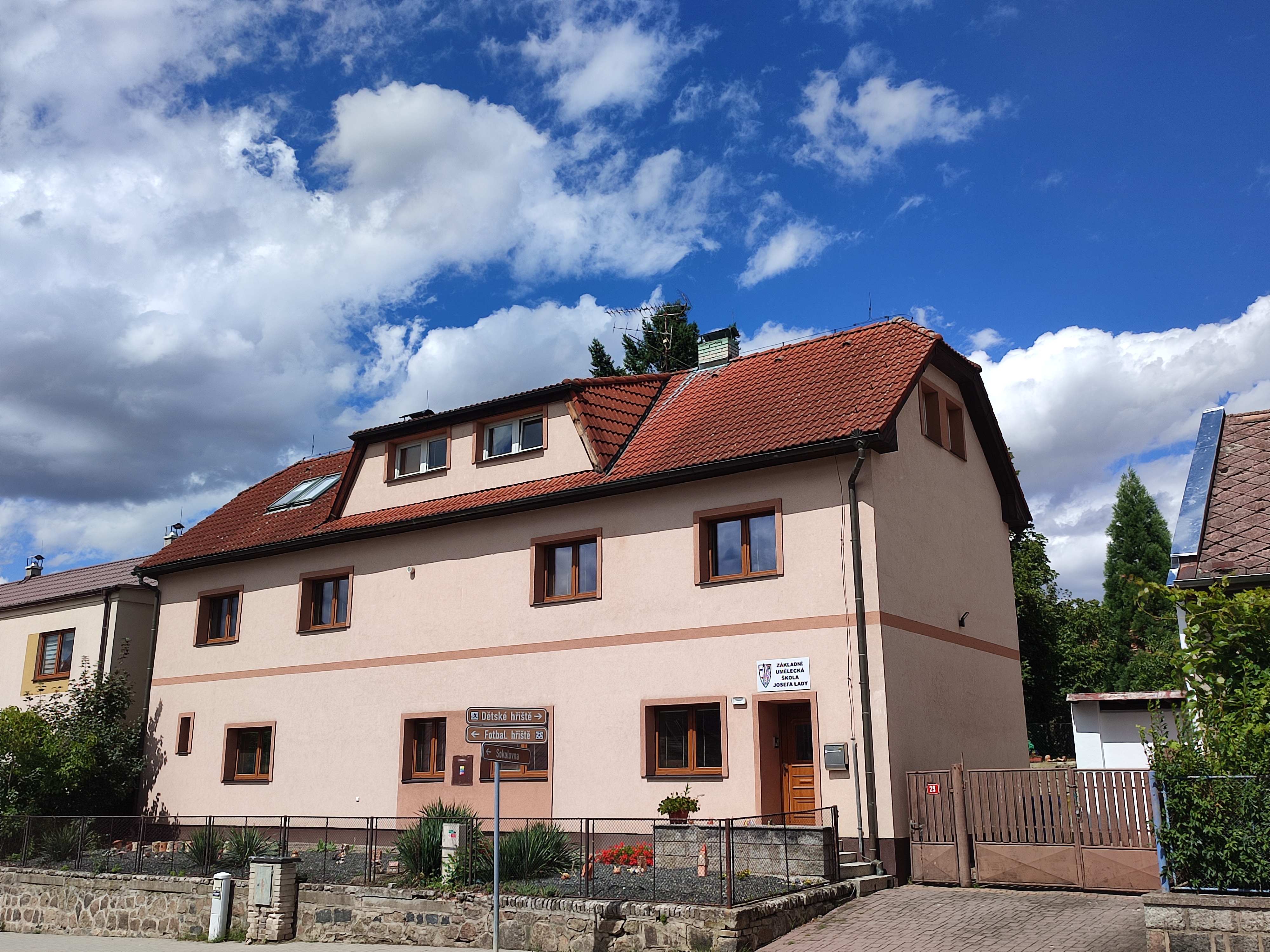 ZUŠ Josefa Lady, Velké Popovice