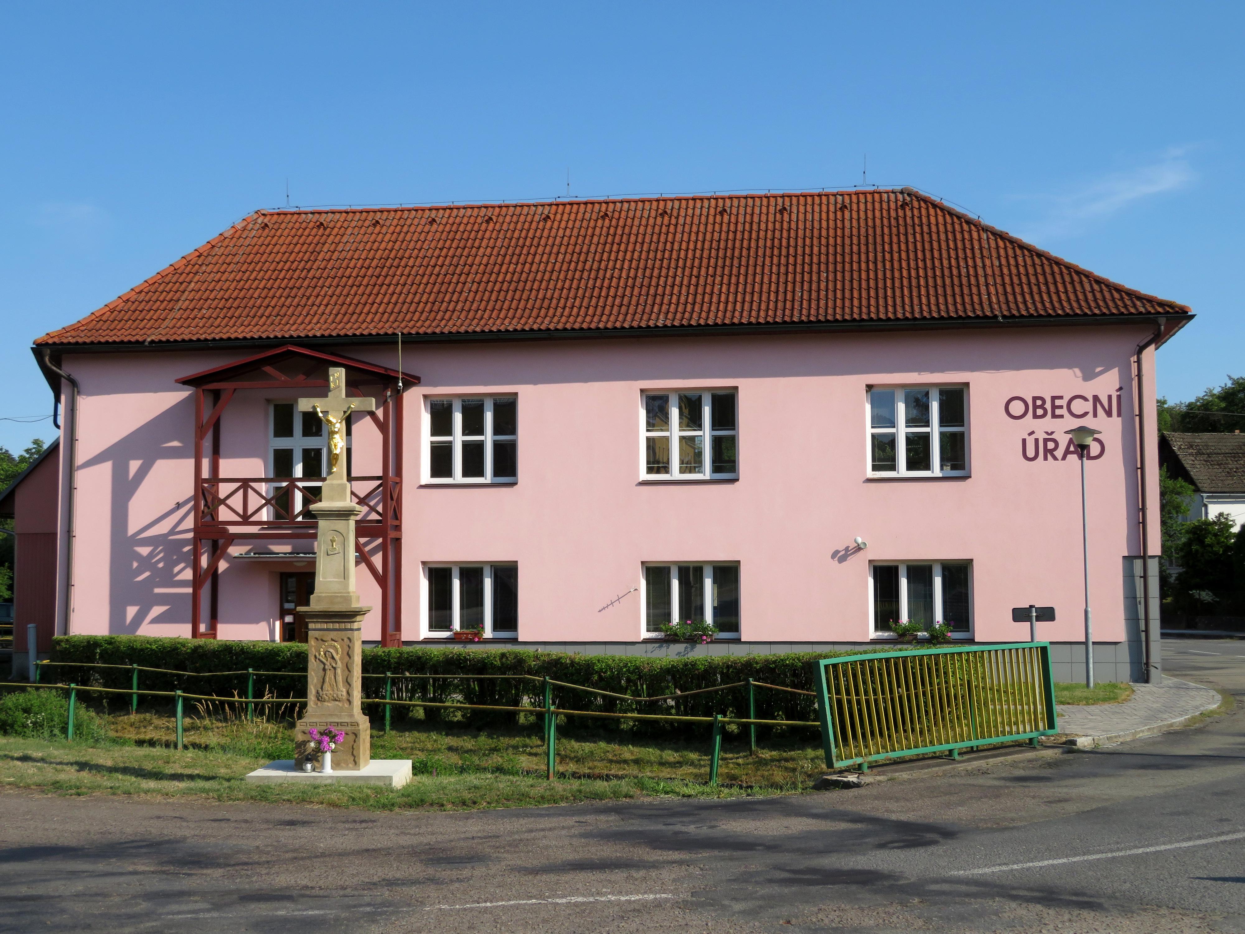 Lipová - obecní úřad foto 3