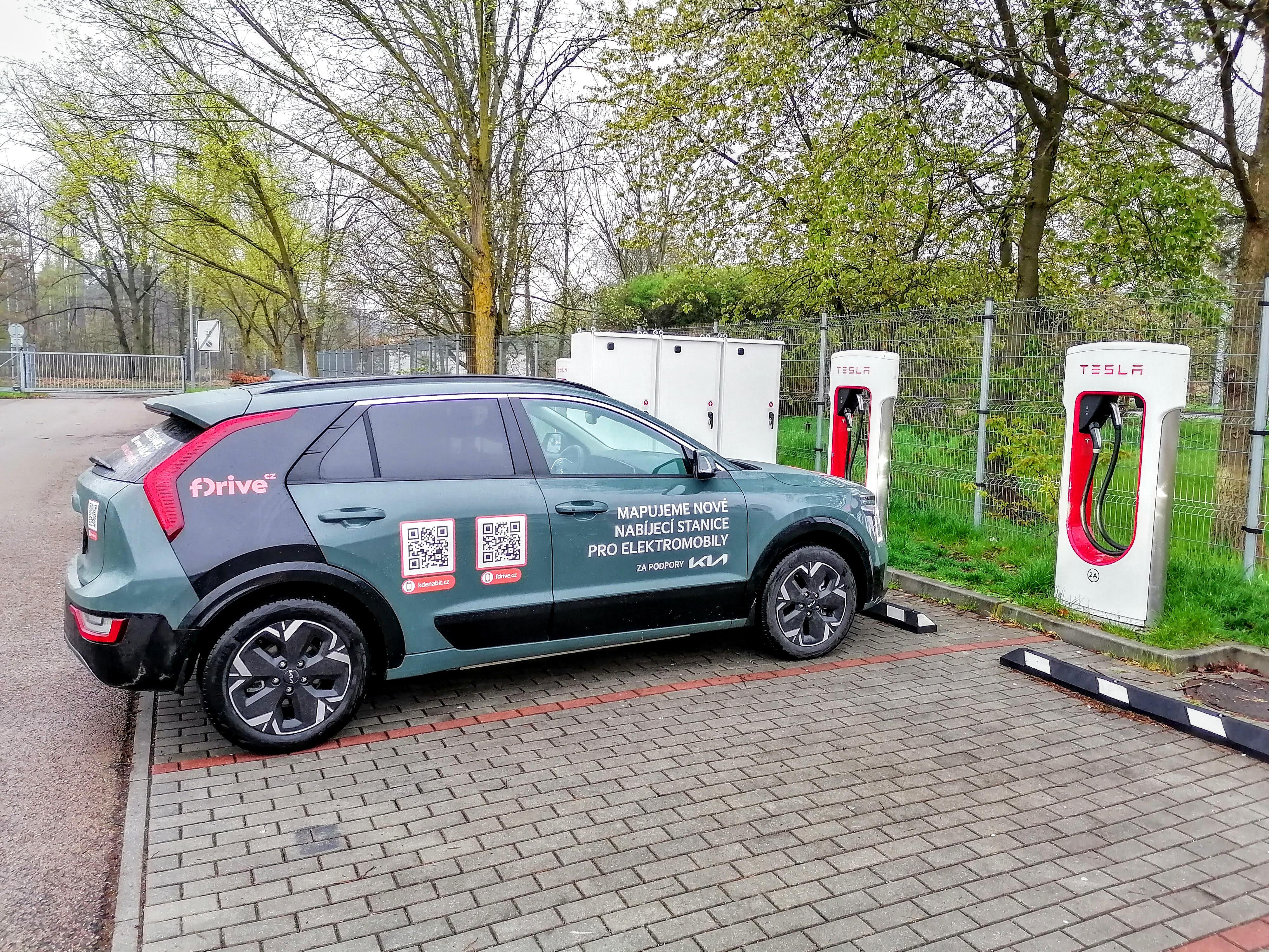 Nabíjecí stanice Tesla supercharger foto 1