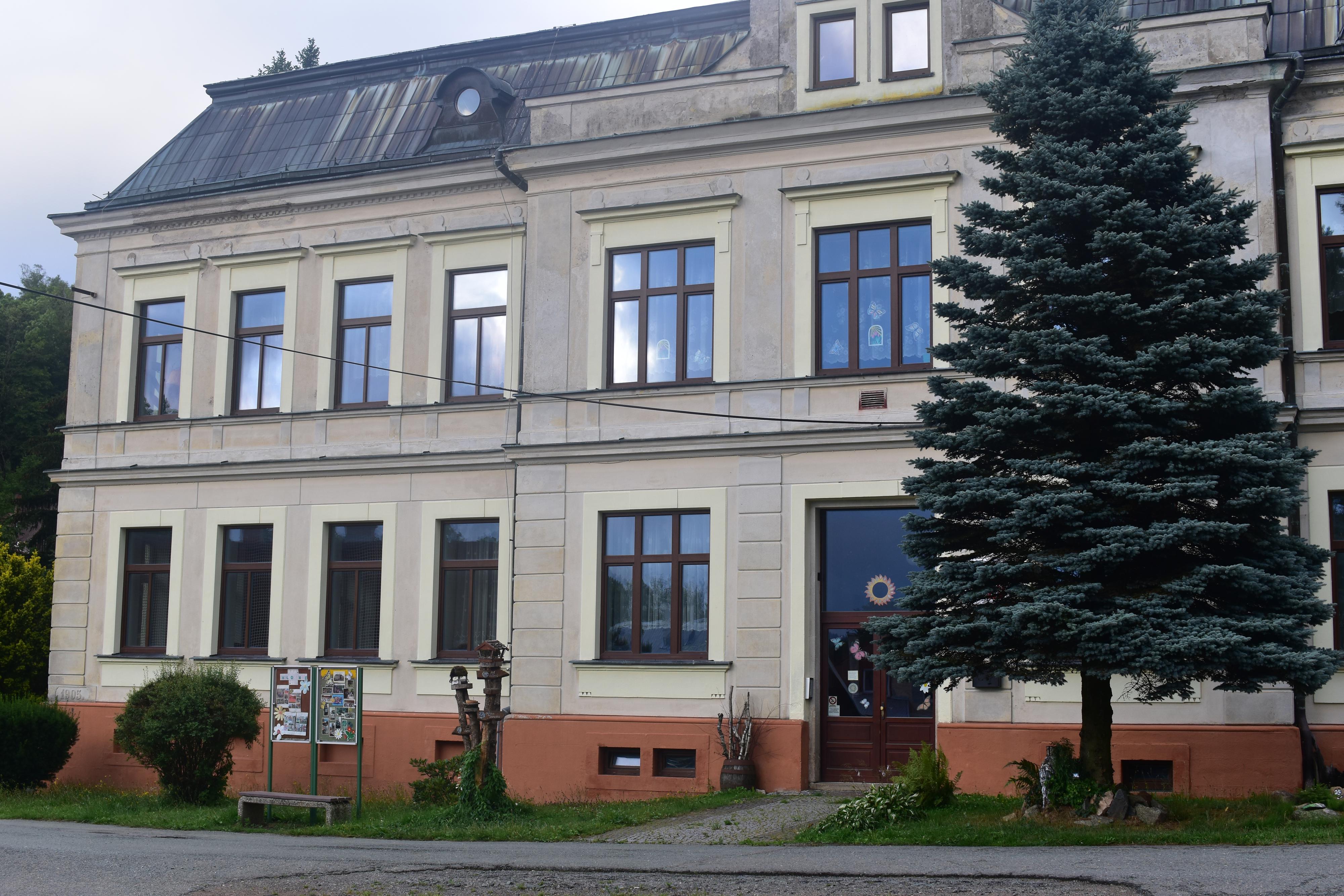 Základní škola v Olešnici v Orlických horách foto 2