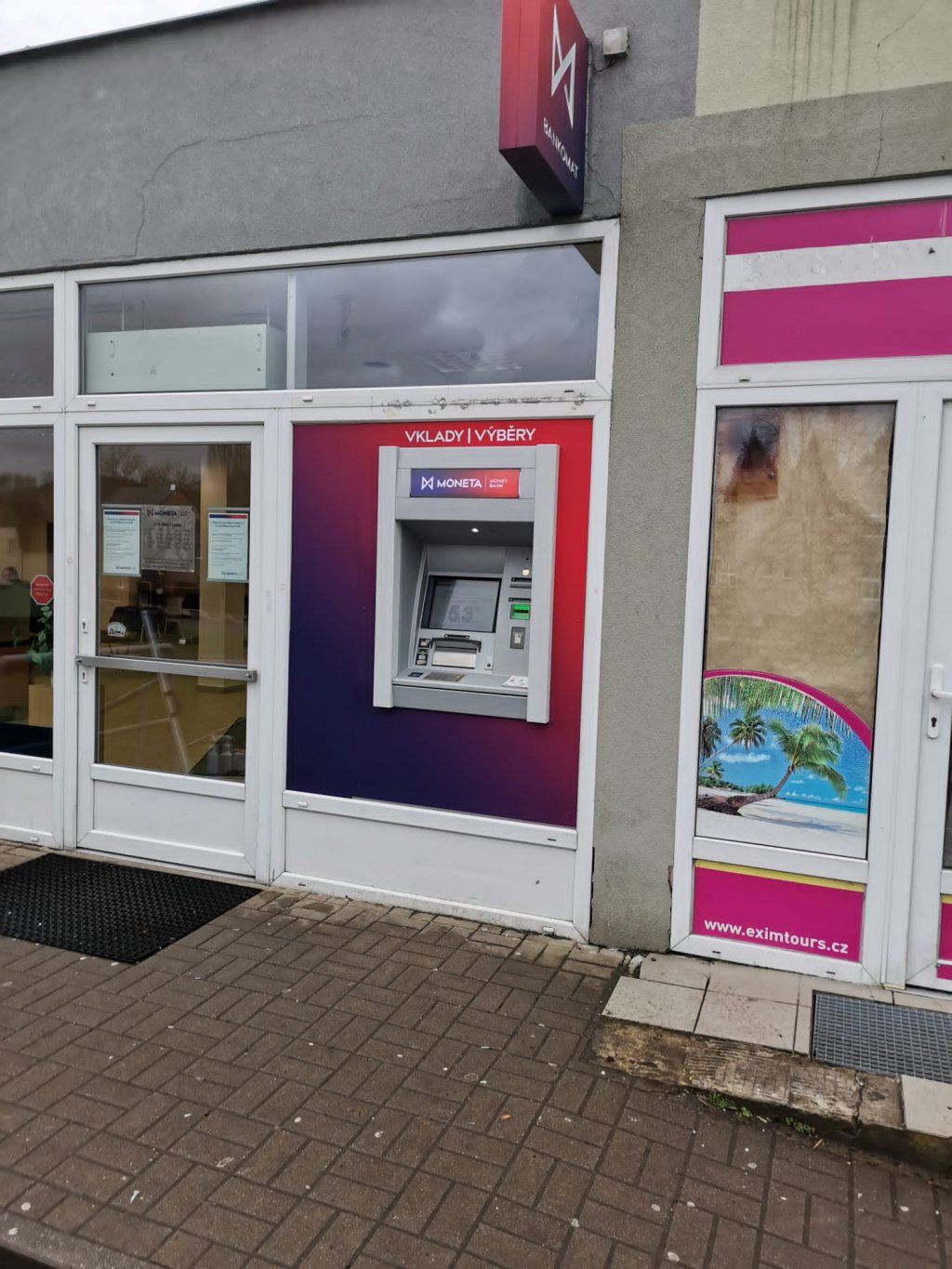 Bankomat MONETA Bank vkladový foto 3
