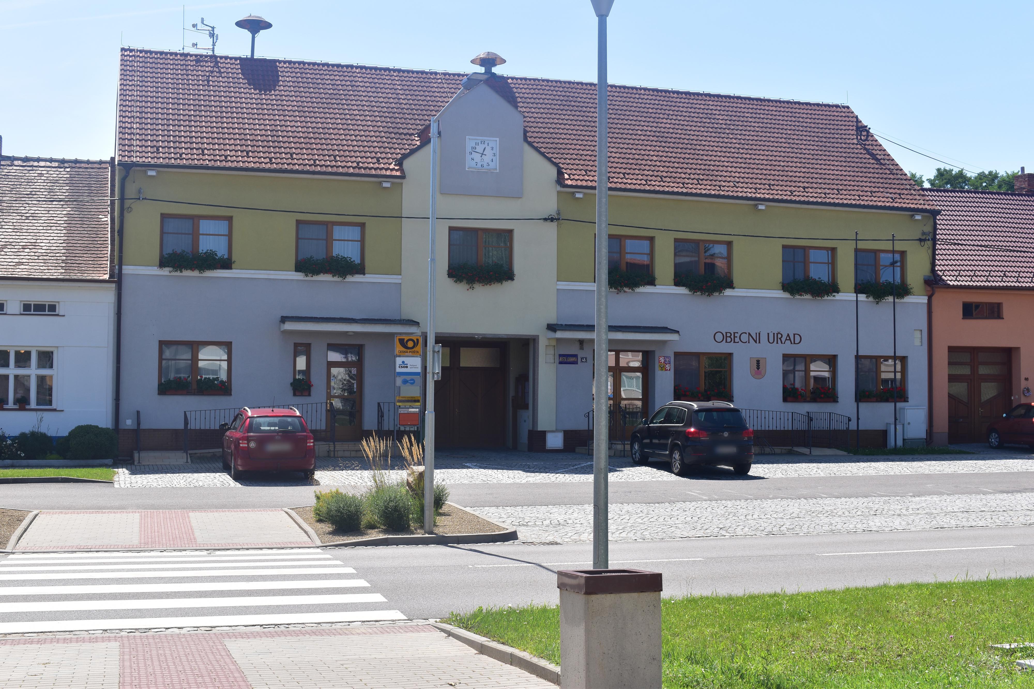 Obec Hovorany - obecní úřad foto 6