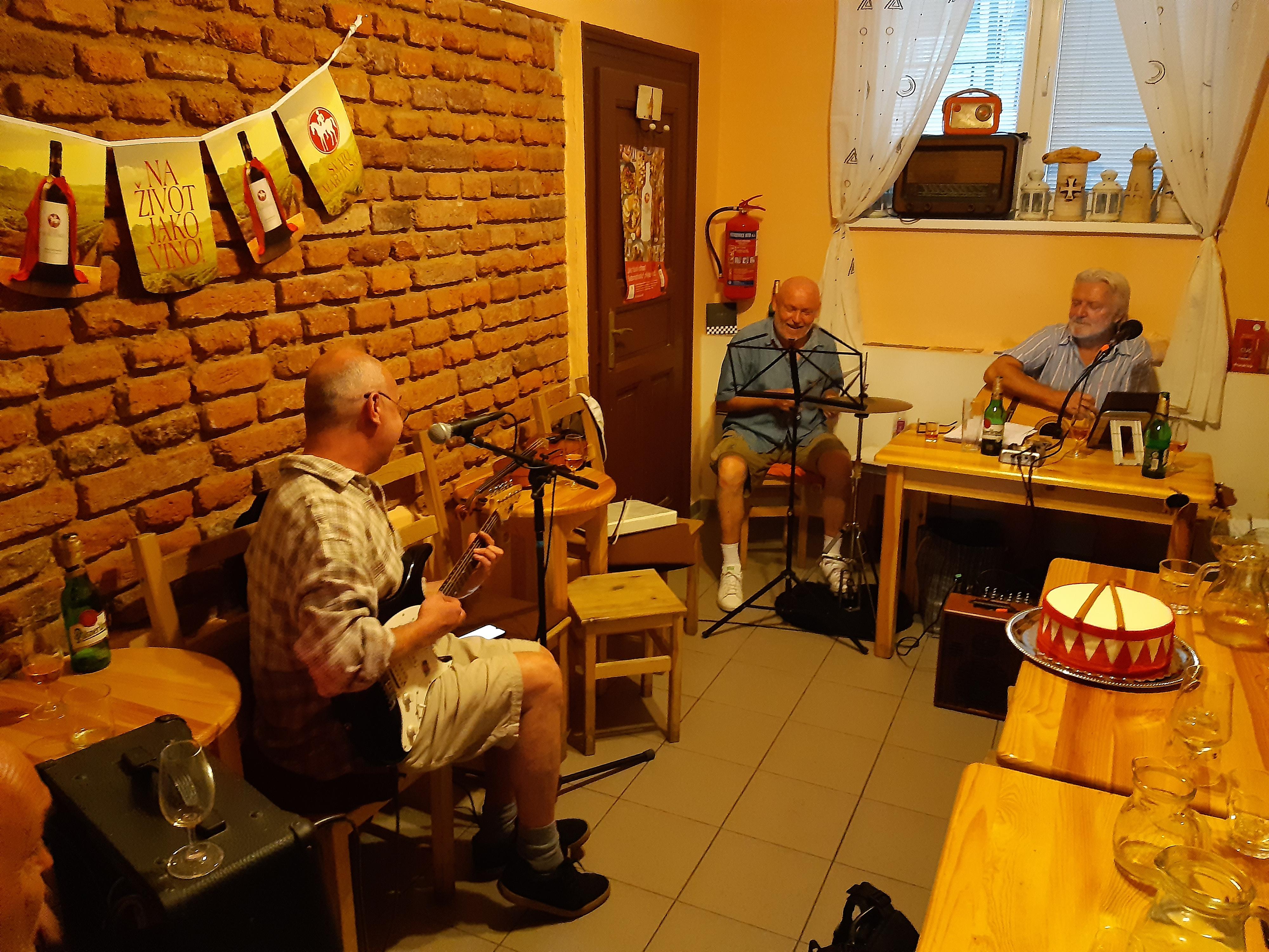 Vinotéka Povinná zastávka foto 4