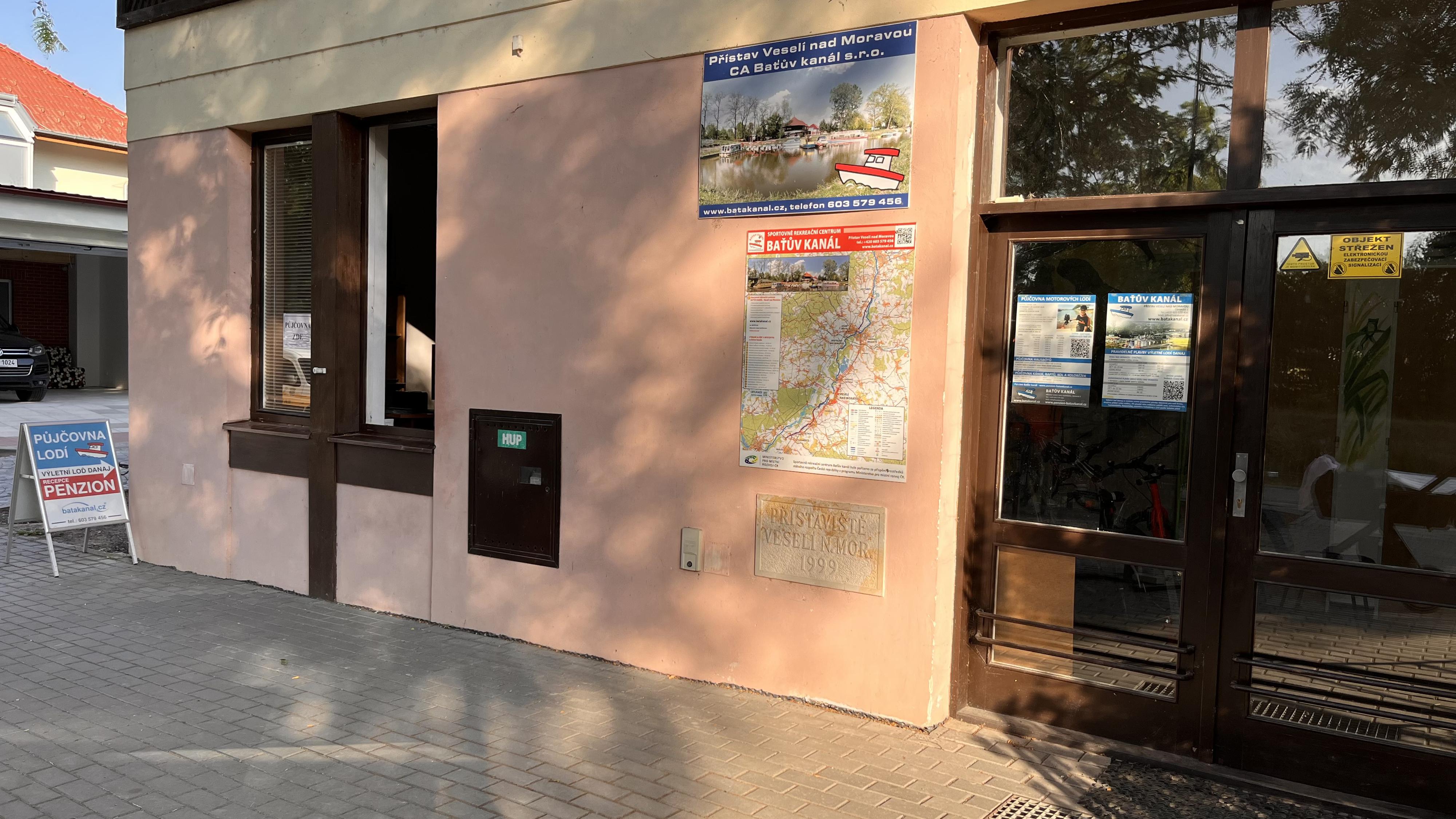 Baťův kanál přístav - půjčovna hausbótů foto 6