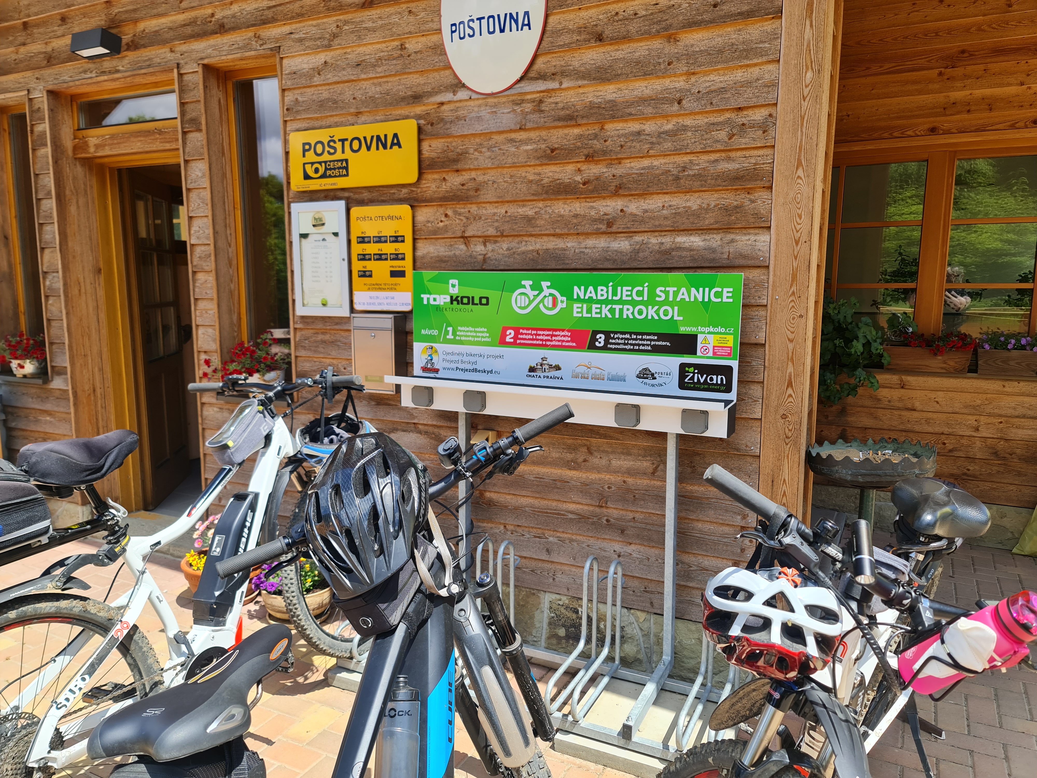 Horský hotel Portáš - nabíjecí stanice foto 3