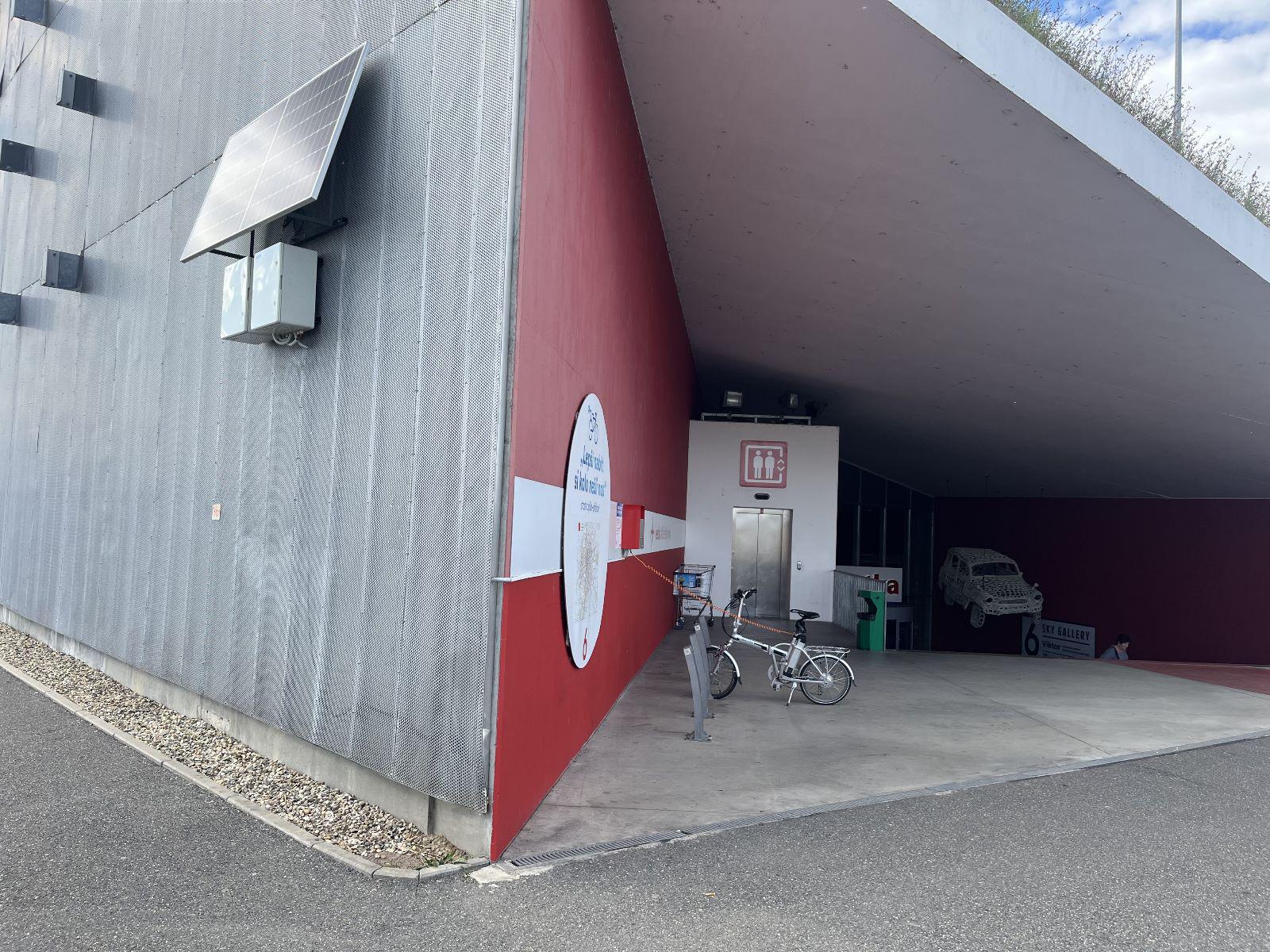 Nabíjecí stanice Obchodní centrum Šestka foto 4